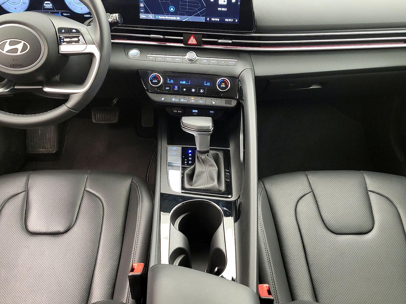 2025 Hyundai Elantra Limited - Photo 19