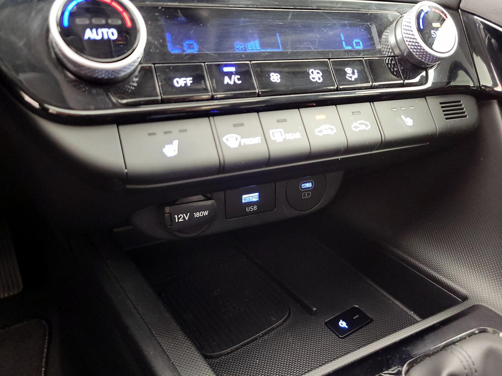2025 Hyundai Elantra Limited - Photo 20