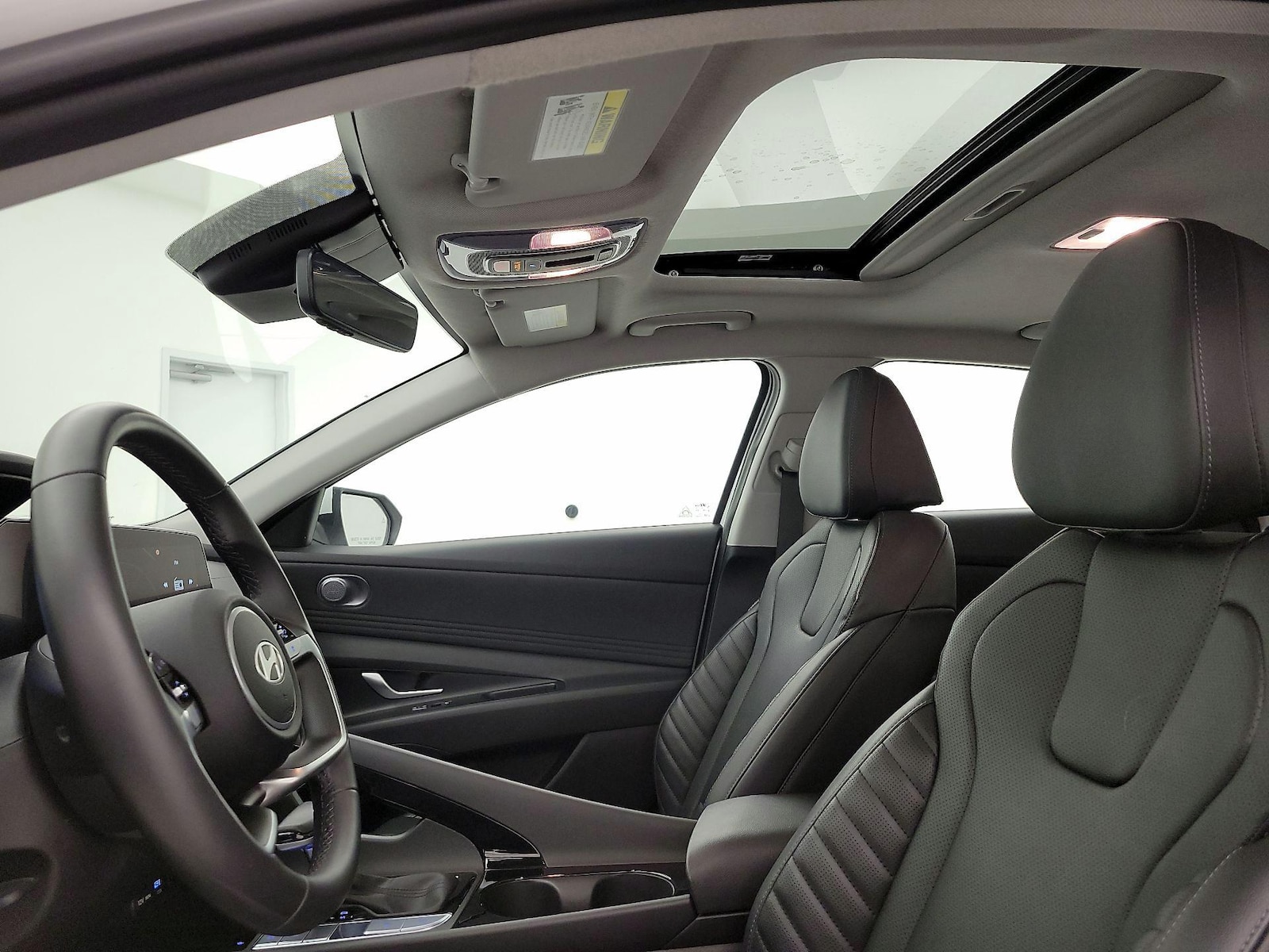 2025 Hyundai Elantra Limited - Photo 21