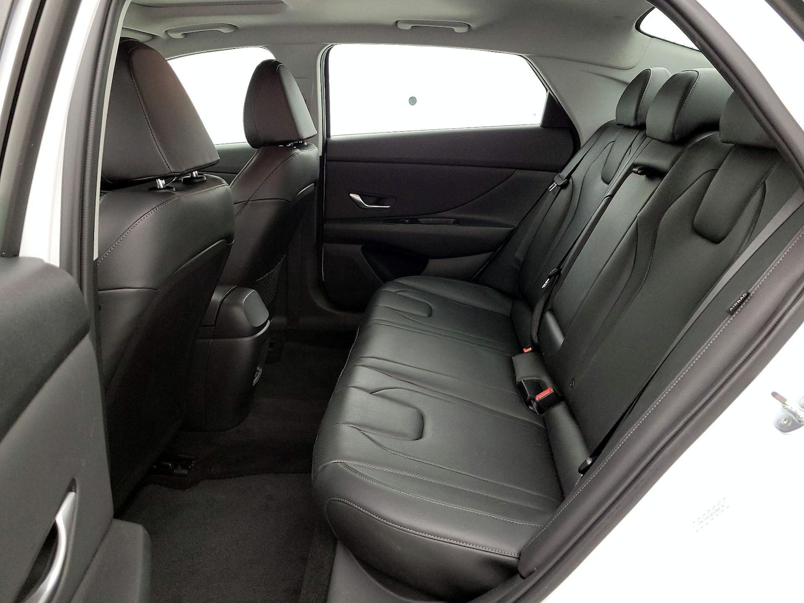 2025 Hyundai Elantra Limited - Photo 22