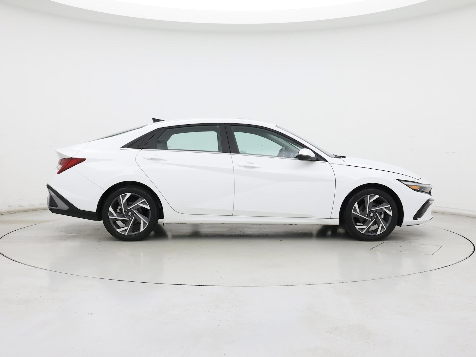 2025 Hyundai Elantra Limited - Photo 8