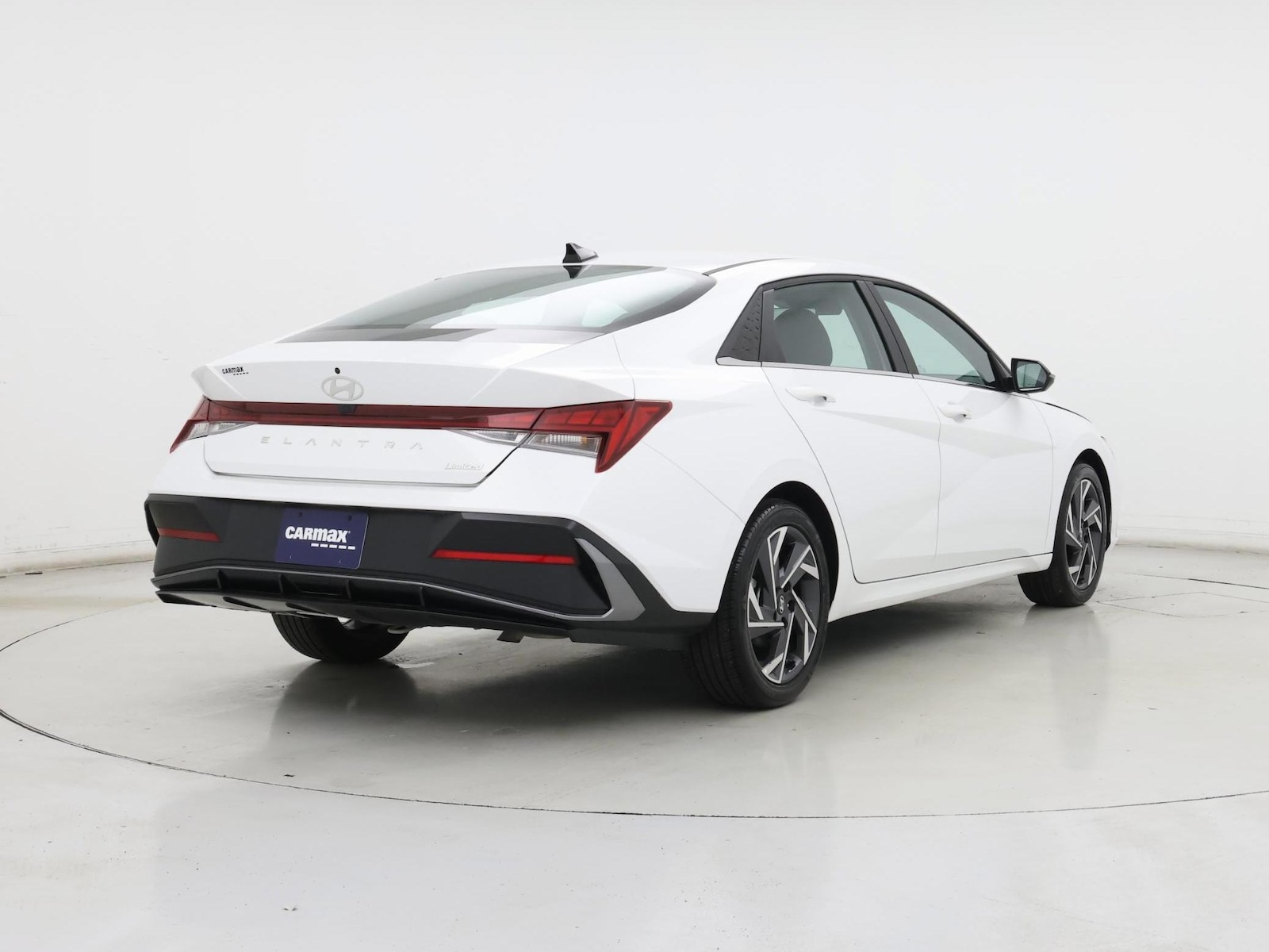 2025 Hyundai Elantra Limited - Photo 9