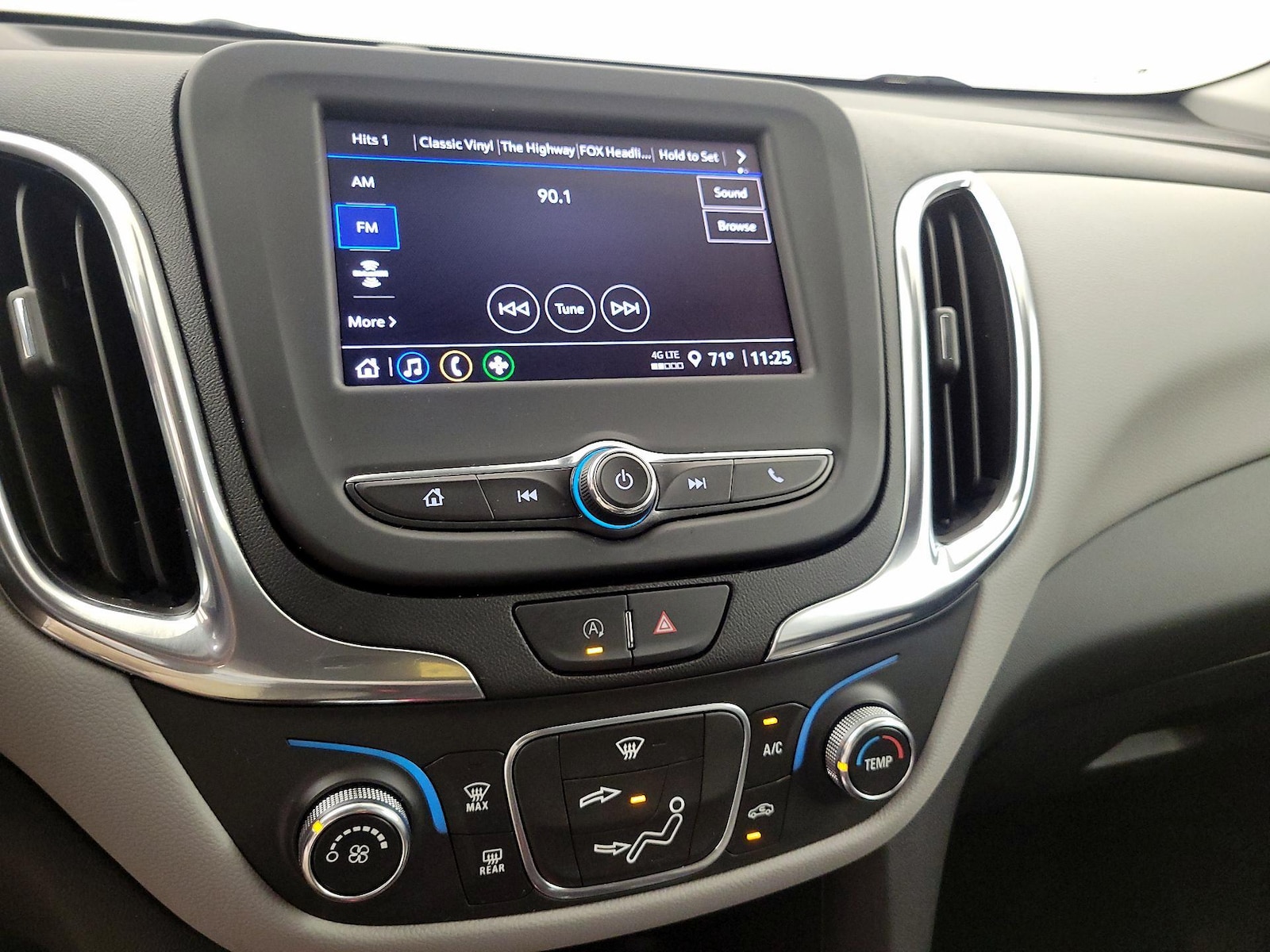 2022 Chevrolet Equinox LT - Photo 18
