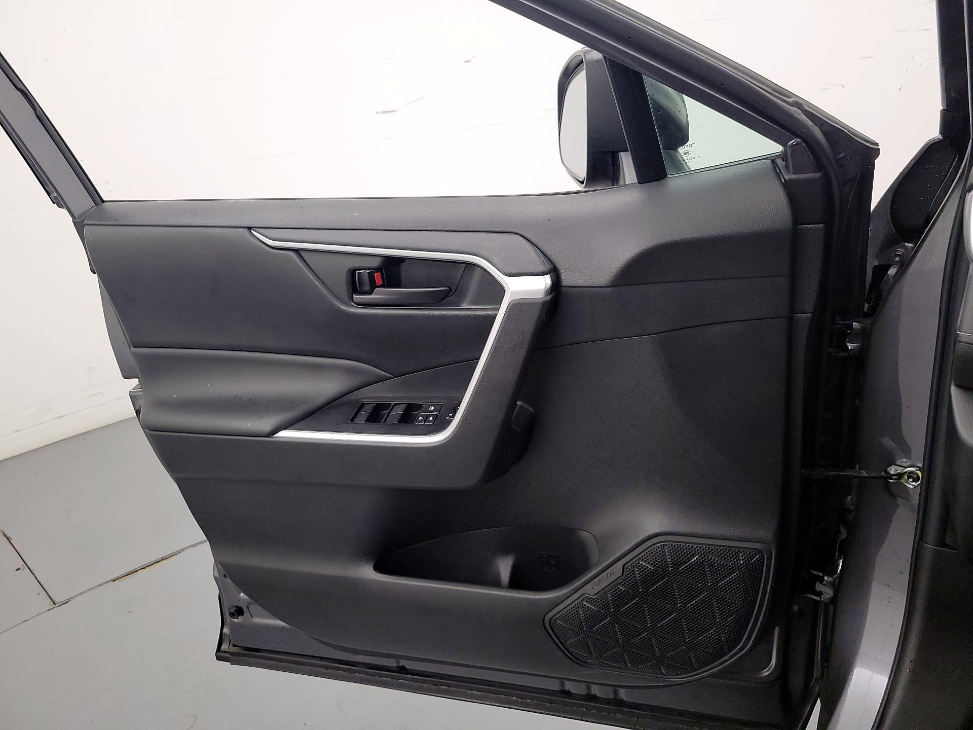 Thumbnail: 2022 Toyota RAV4 - 12