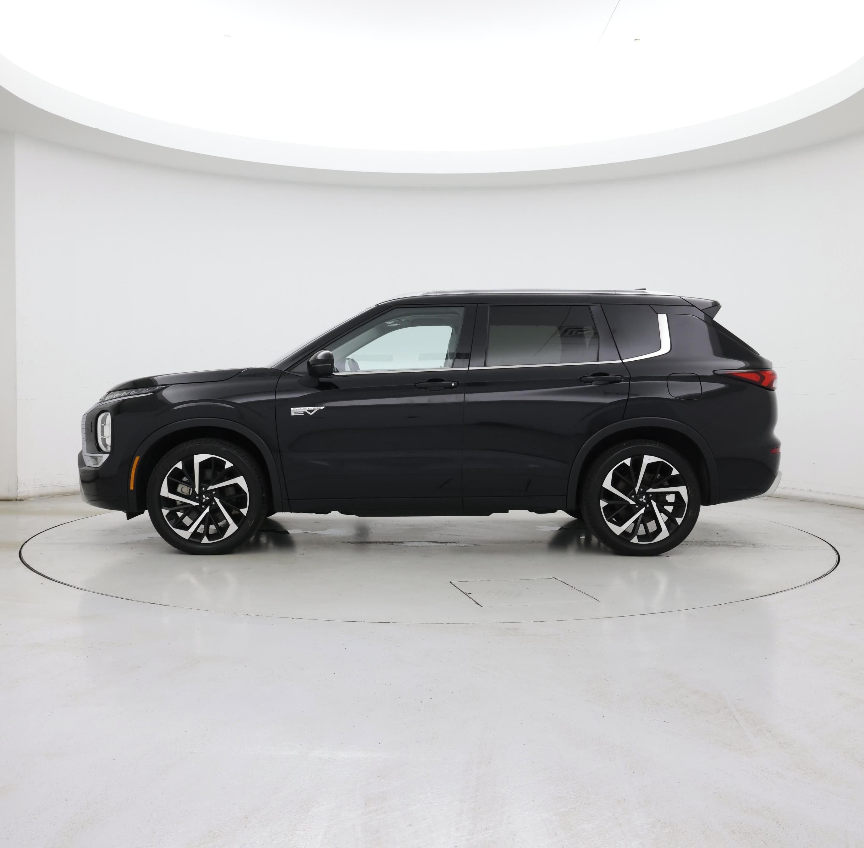 Thumbnail: 2025 Mitsubishi Outlander - 3
