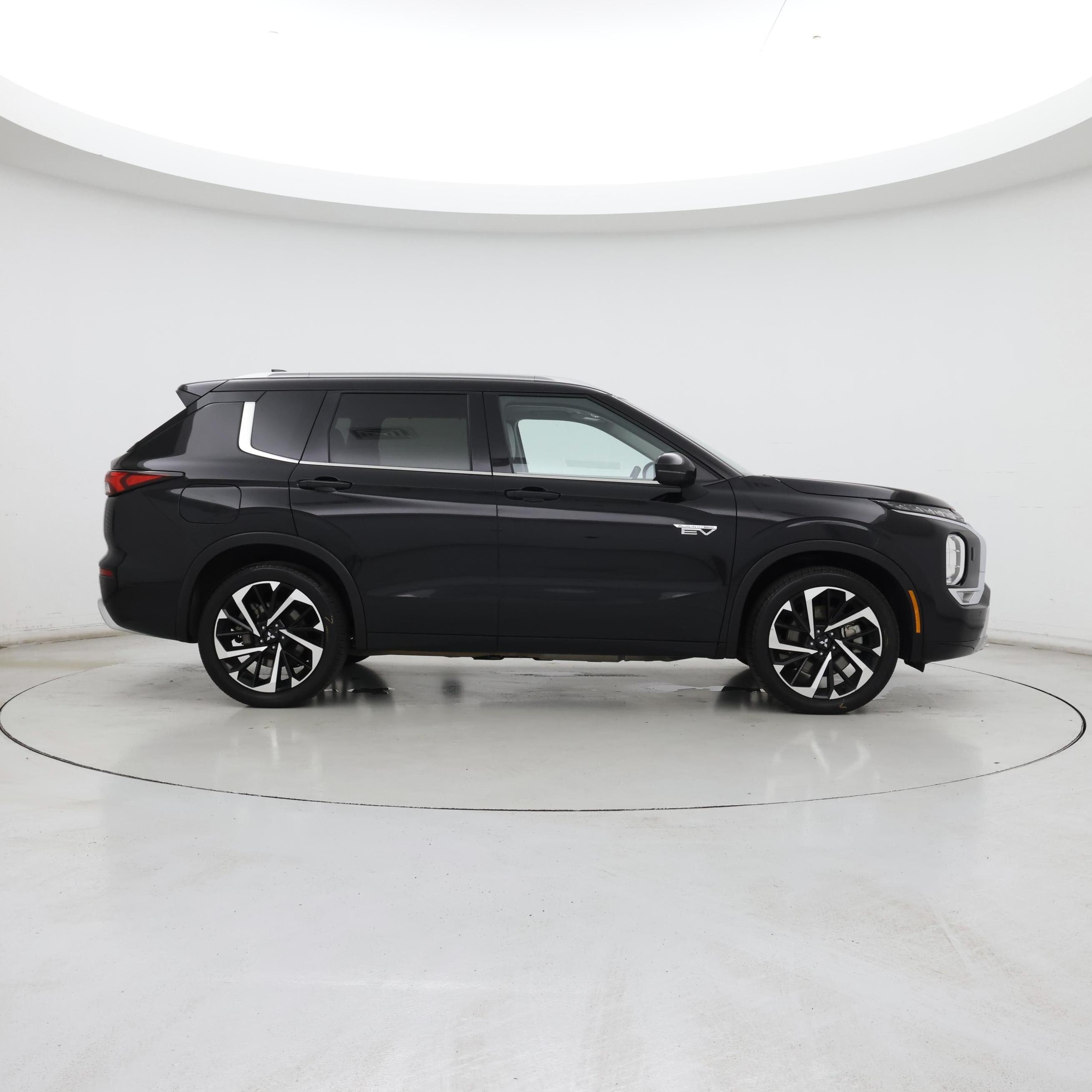 Thumbnail: 2025 Mitsubishi Outlander - 7