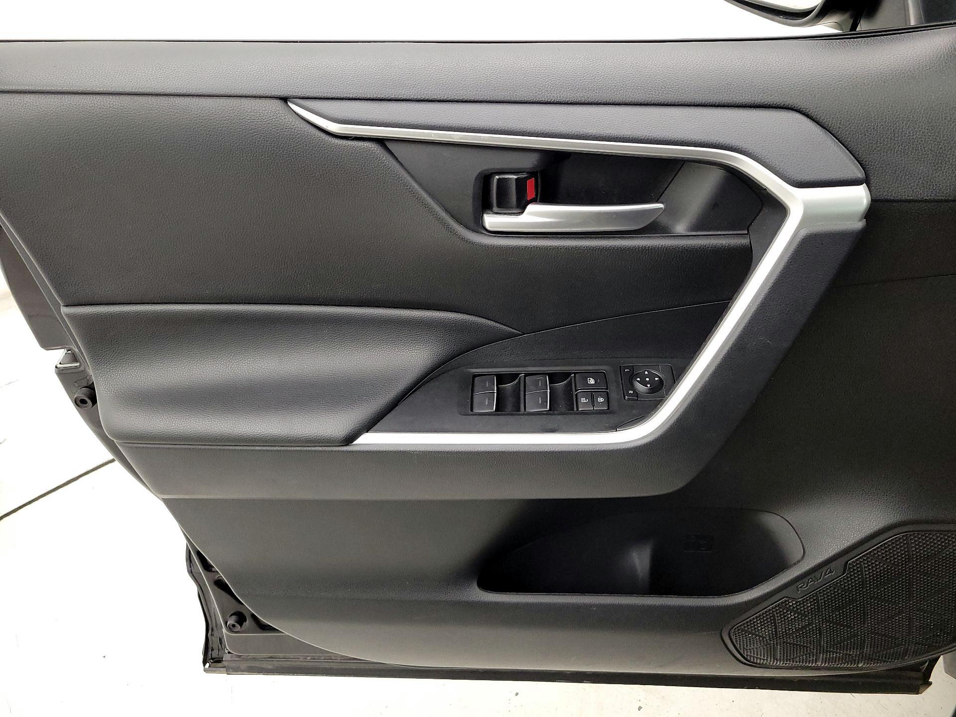 Thumbnail: 2025 Toyota RAV4 - 12