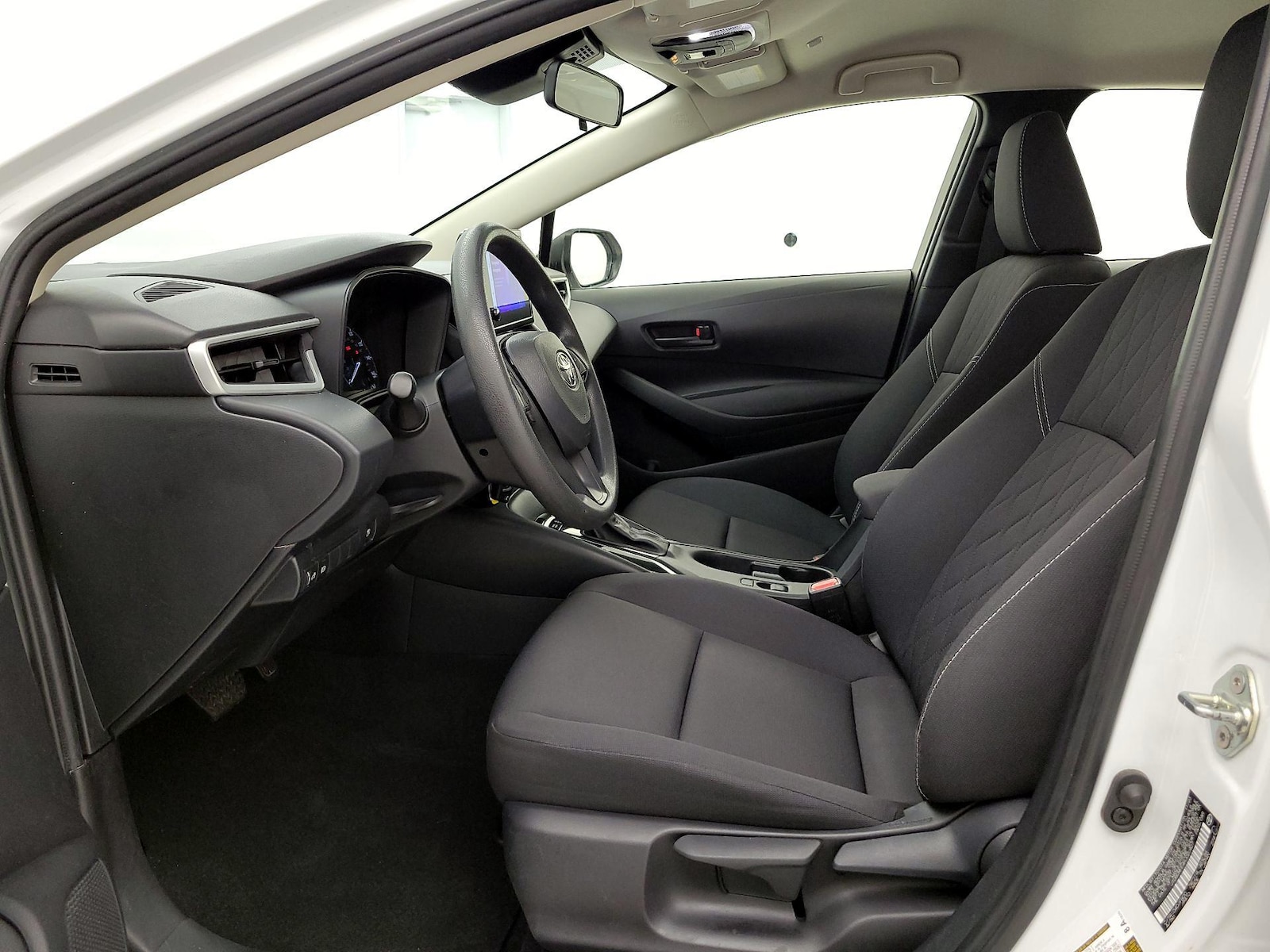 2024 Toyota Corolla LE - Photo 12