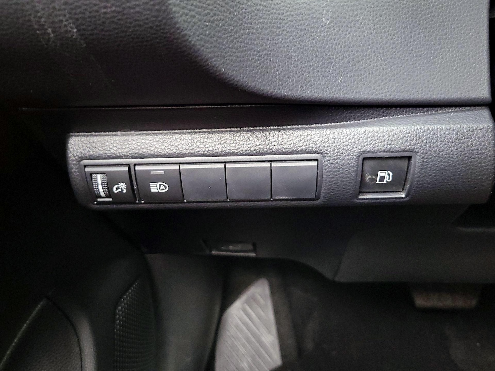 2024 Toyota Corolla LE - Photo 14