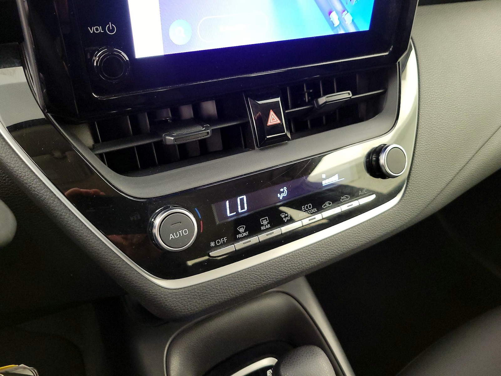 2024 Toyota Corolla LE - Photo 18