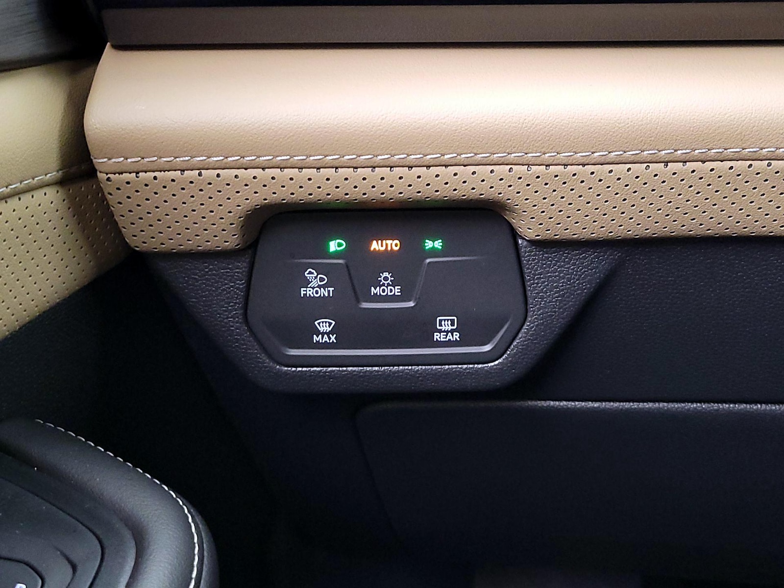 2025 Volkswagen Atlas Cross Sport SE w/Tech - Photo 14