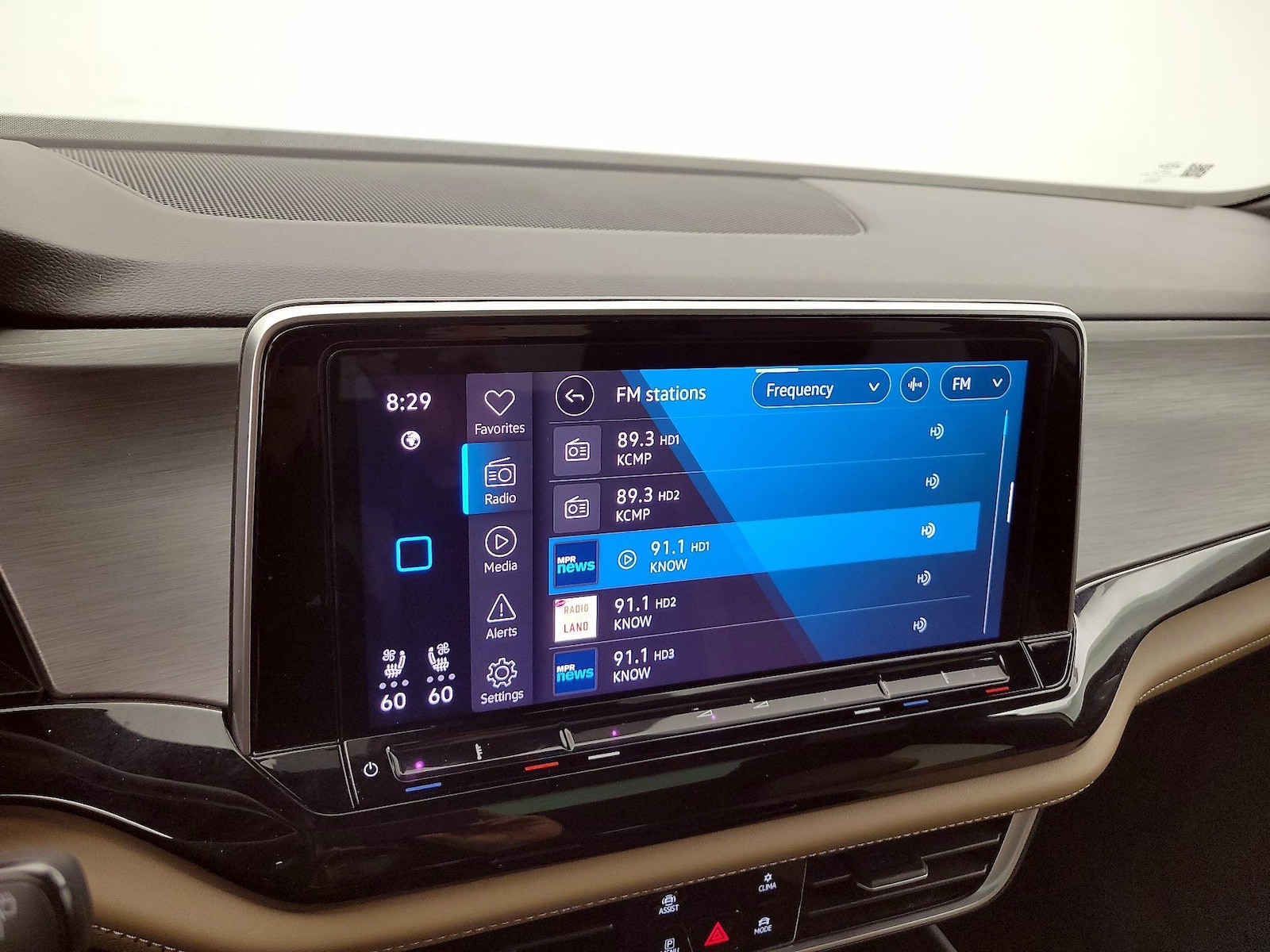 2025 Volkswagen Atlas Cross Sport SE w/Tech - Photo 17