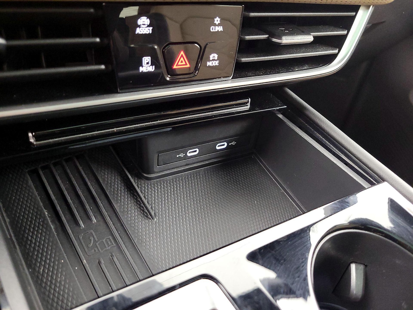 2025 Volkswagen Atlas Cross Sport SE w/Tech - Photo 20