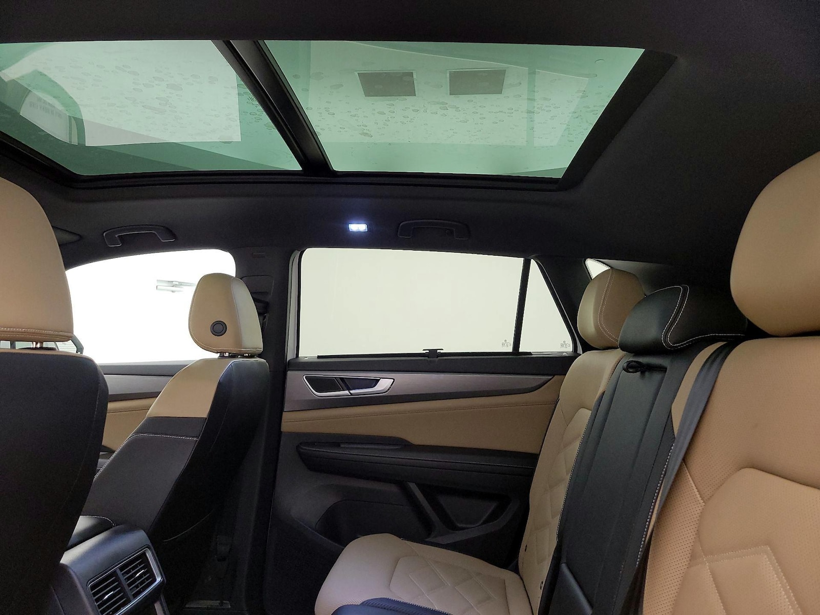 2025 Volkswagen Atlas Cross Sport SE w/Tech - Photo 25