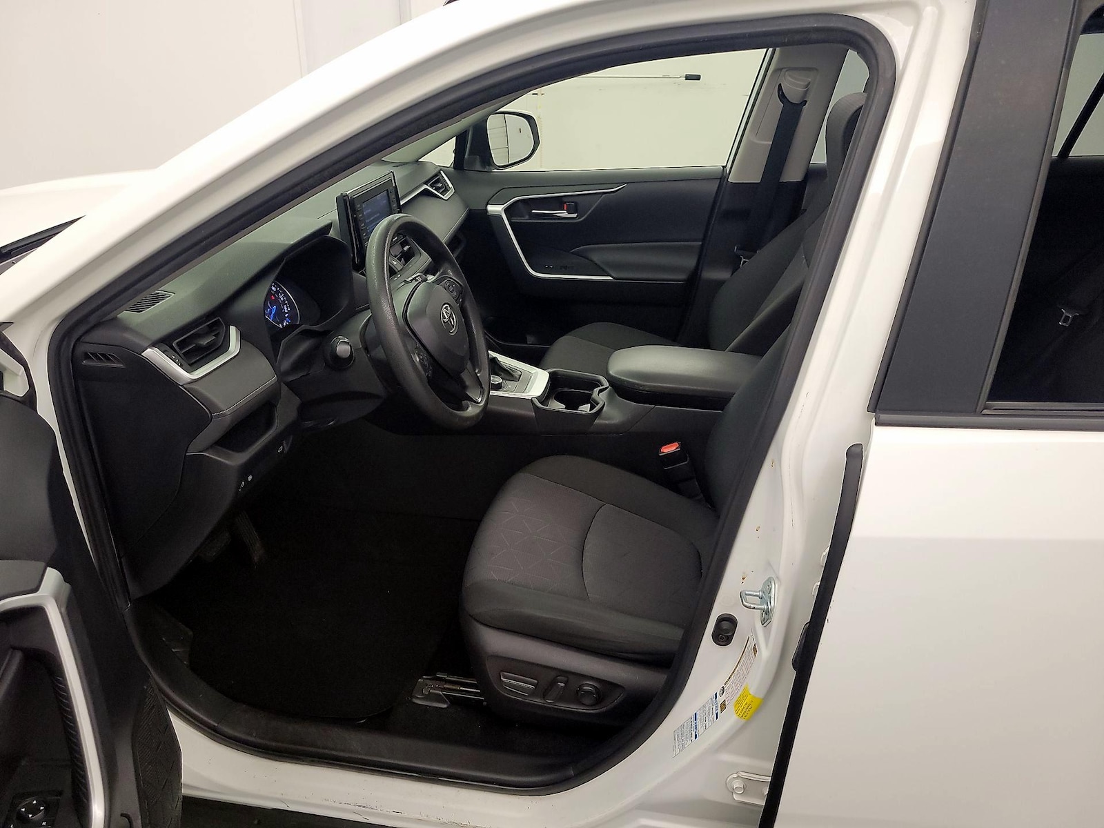 2021 Toyota RAV4 XLE - Photo 12