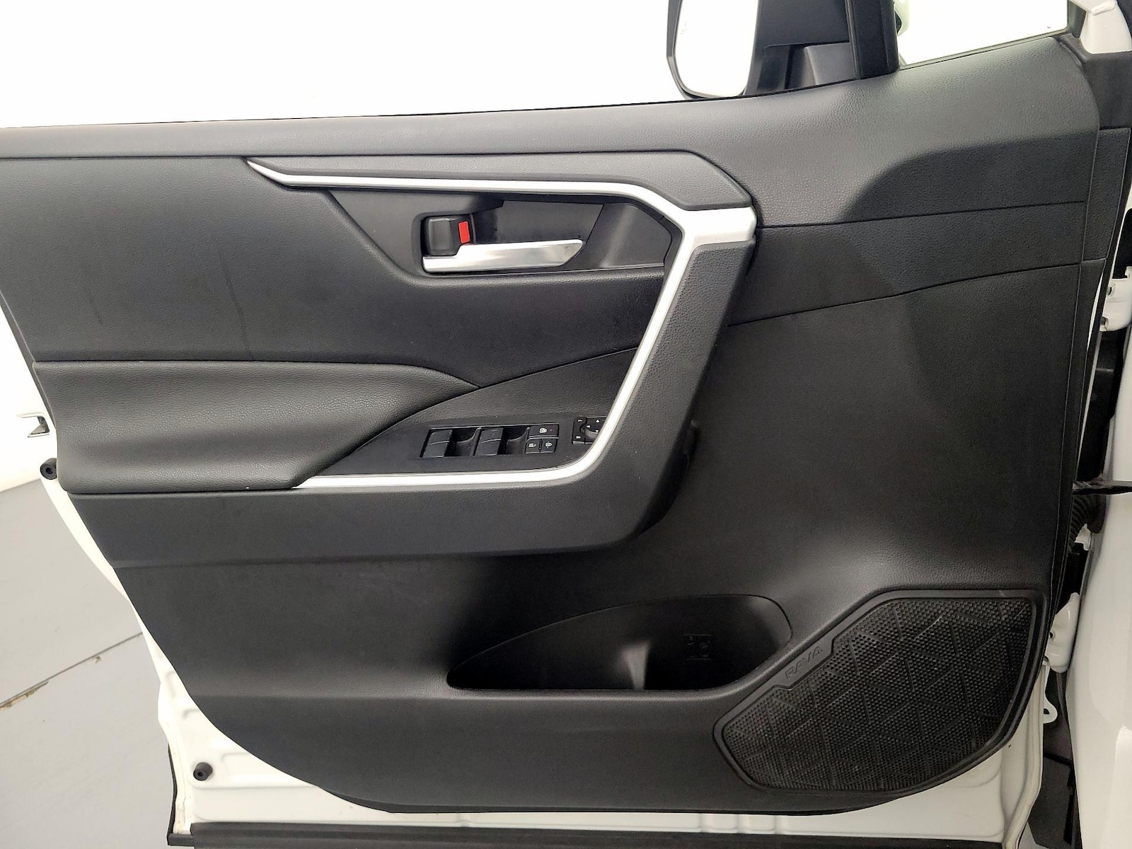 2021 Toyota RAV4 XLE - Photo 13