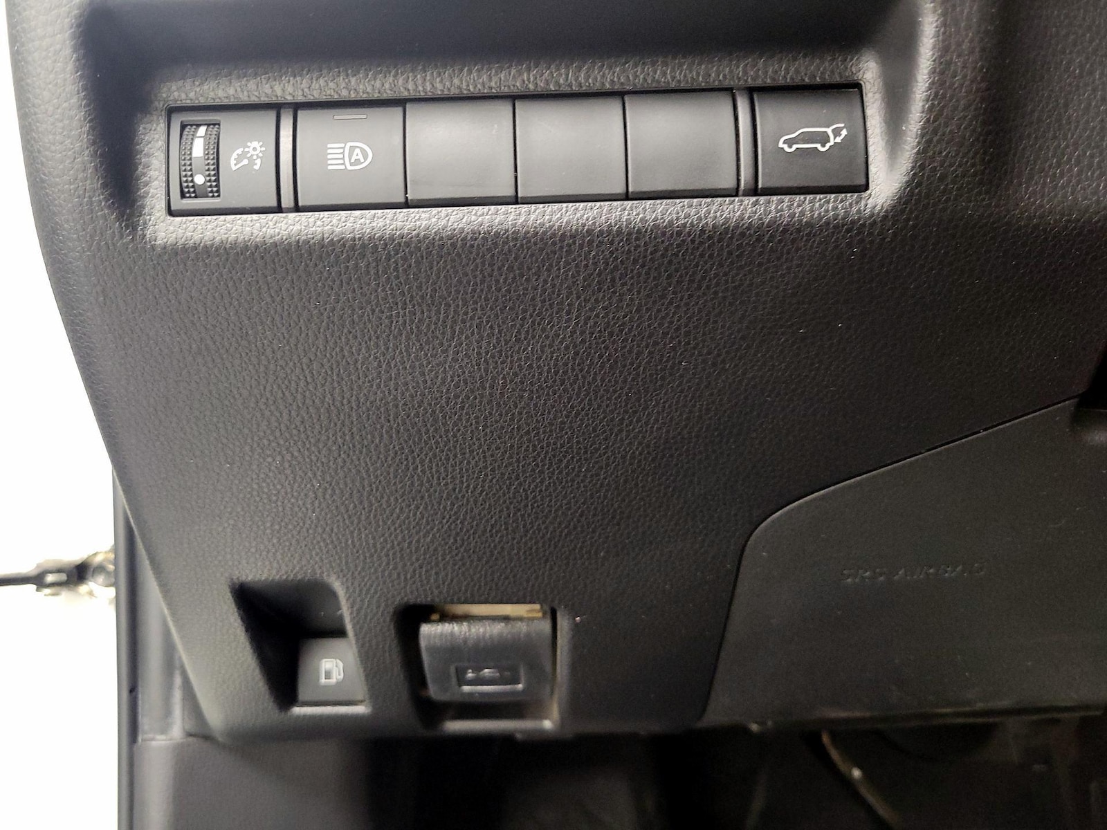2021 Toyota RAV4 XLE - Photo 14
