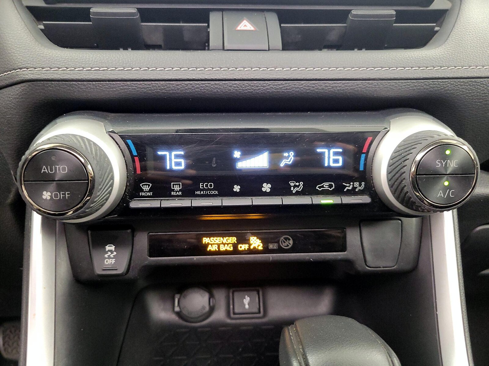 2021 Toyota RAV4 XLE - Photo 17