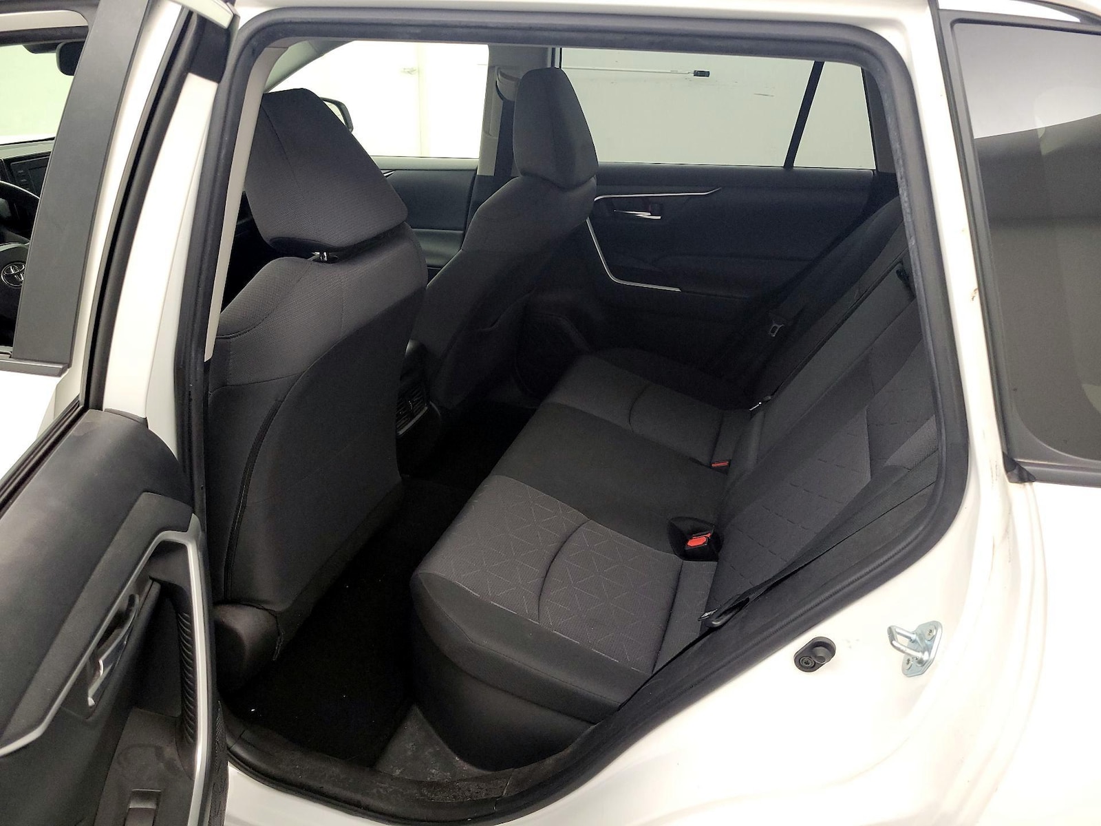 2021 Toyota RAV4 XLE - Photo 21