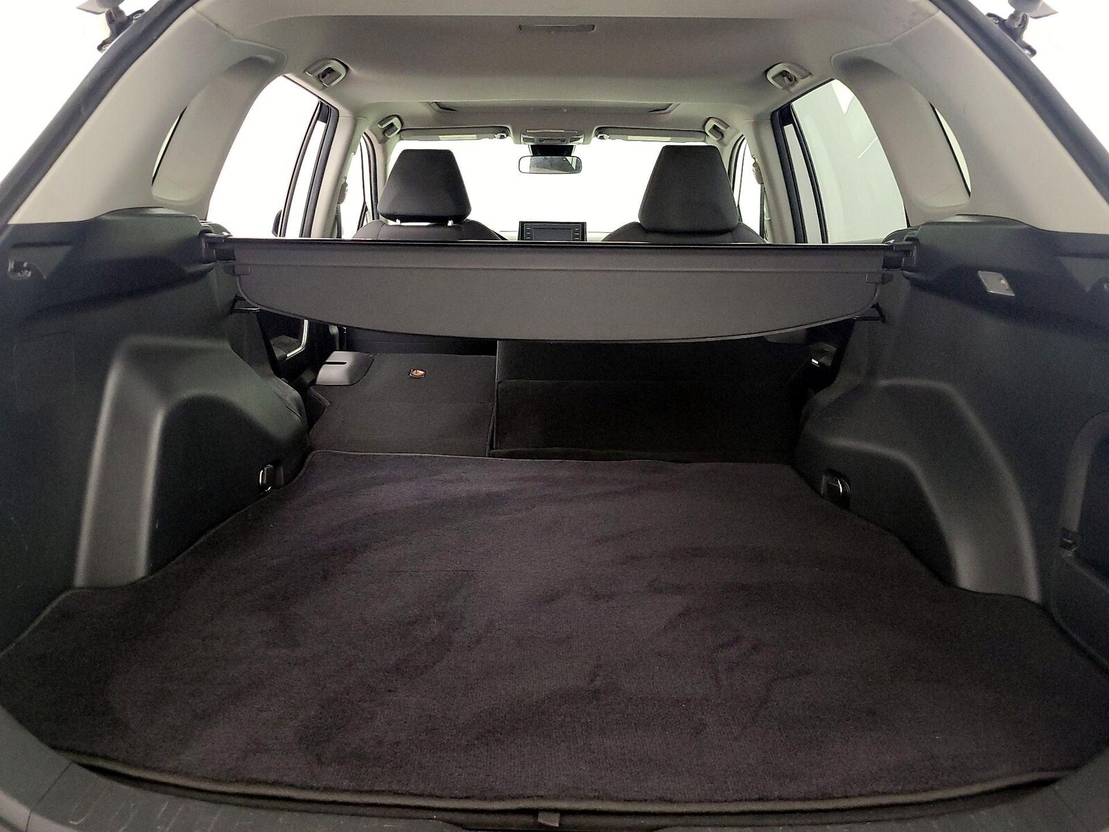 2021 Toyota RAV4 XLE - Photo 23