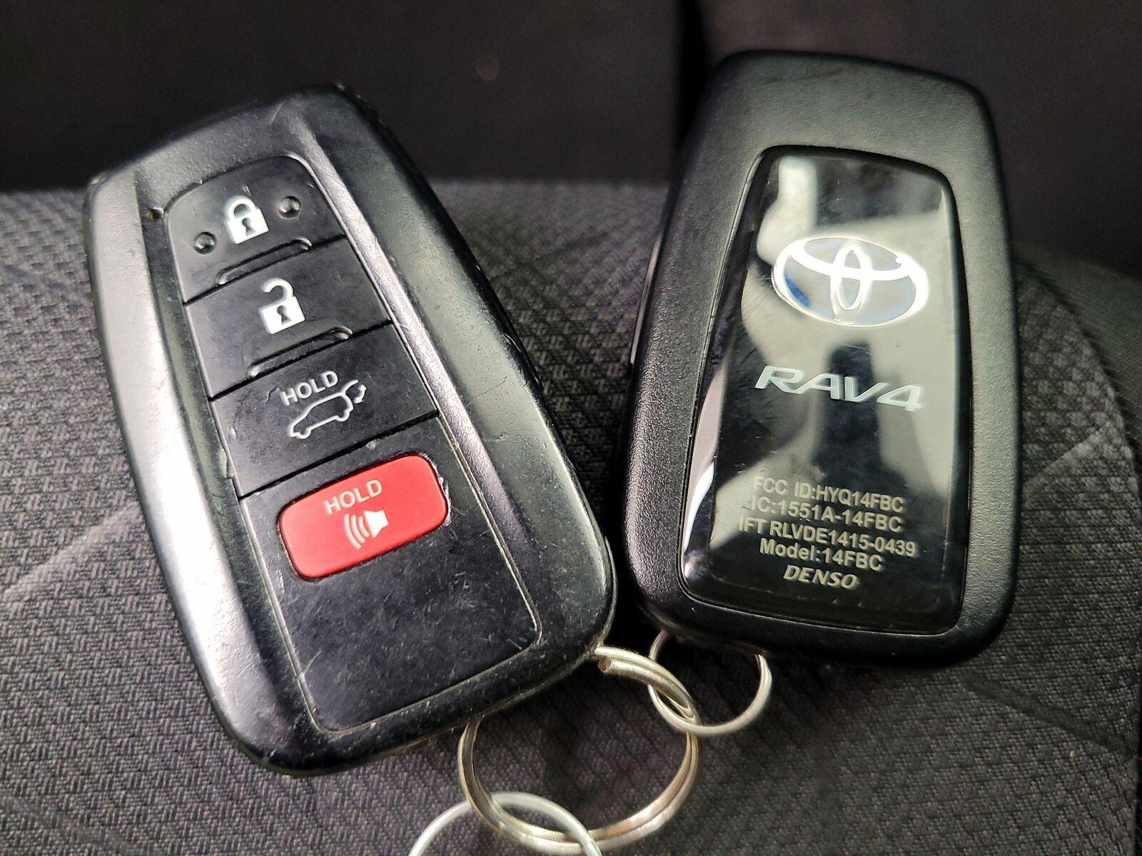 2021 Toyota RAV4 XLE - Photo 25