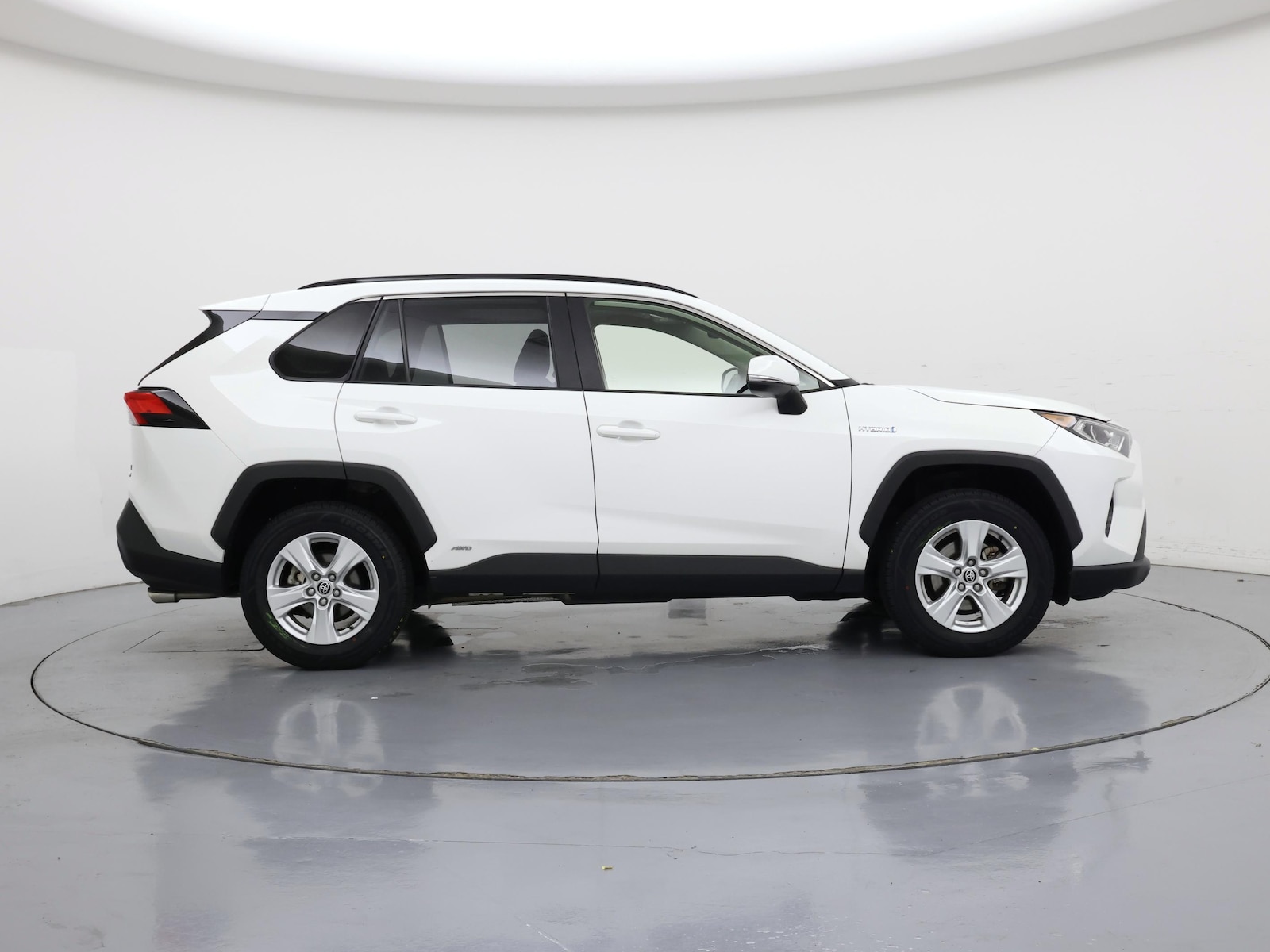 2021 Toyota RAV4 XLE - Photo 8