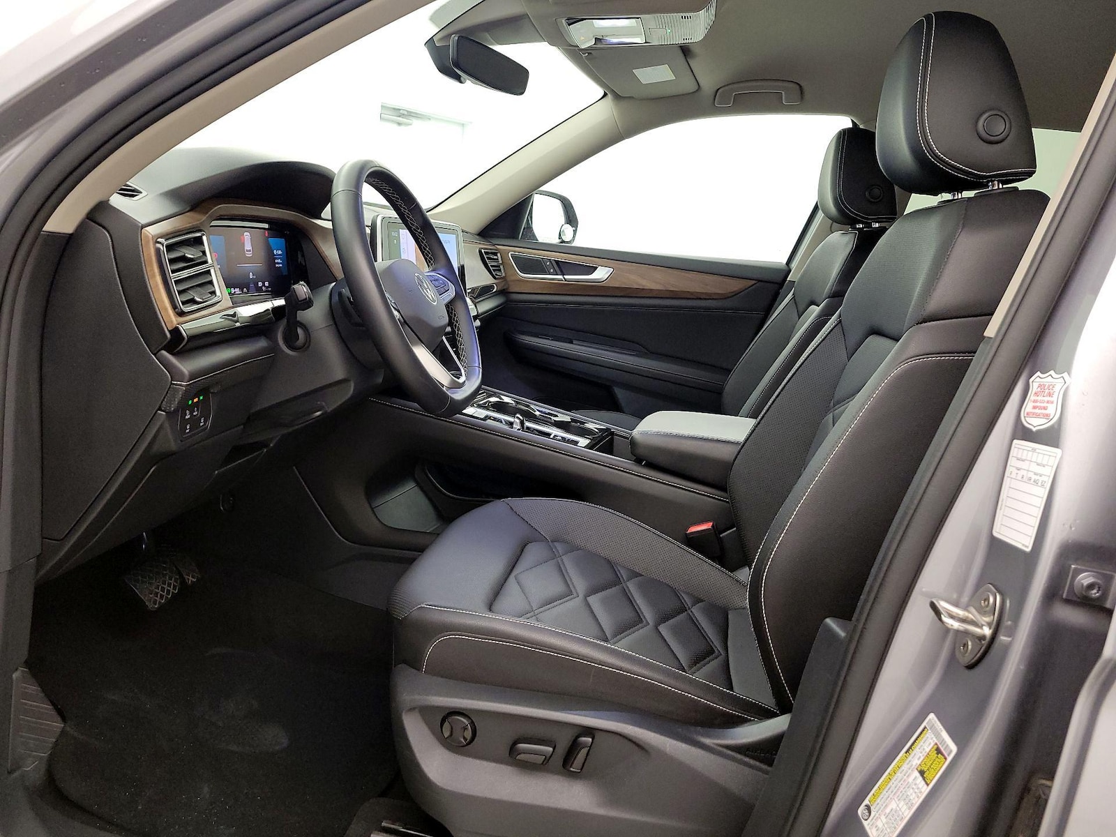 2025 Volkswagen Atlas SE w/Tech - Photo 12