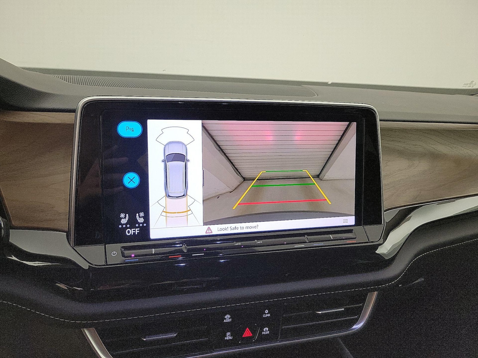 2025 Volkswagen Atlas SE w/Tech - Photo 16