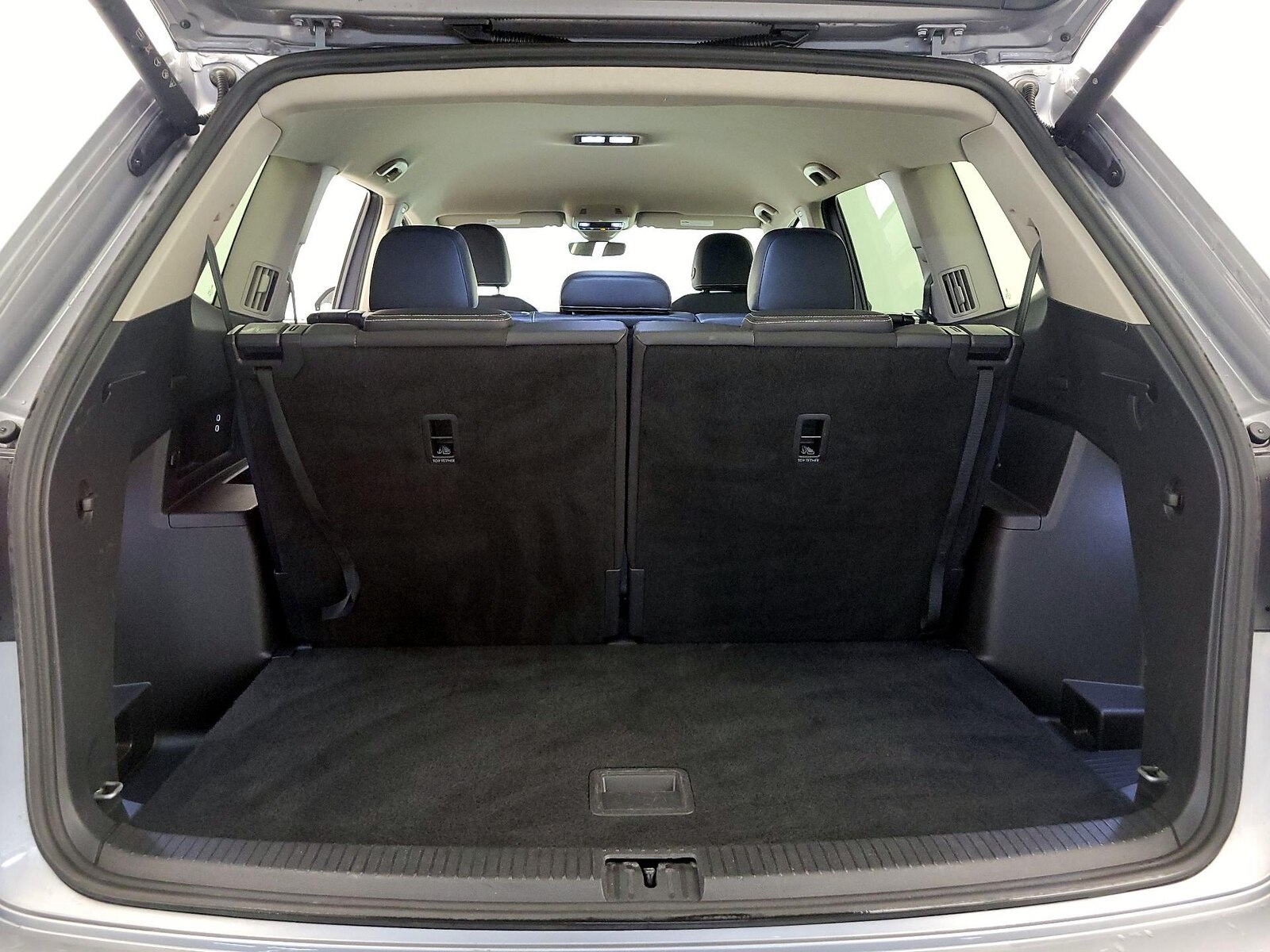 2025 Volkswagen Atlas SE w/Tech - Photo 23