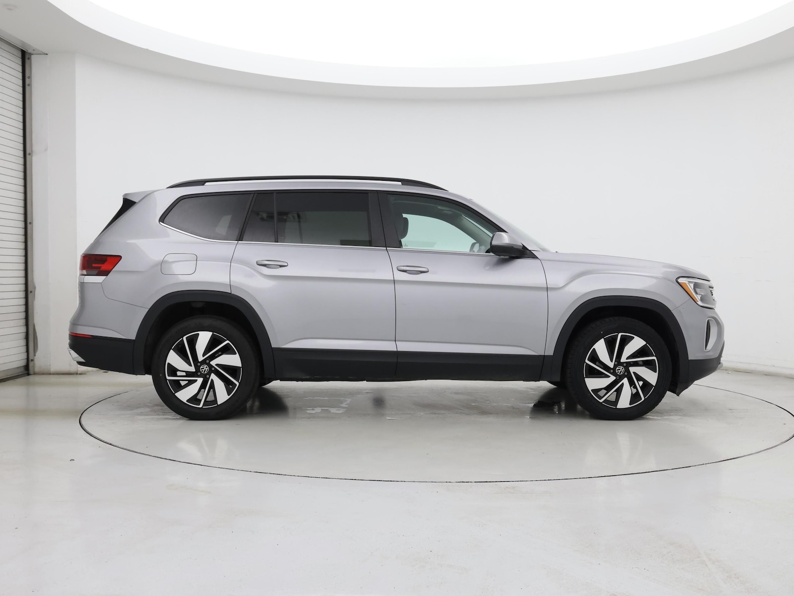 2025 Volkswagen Atlas SE w/Tech - Photo 8