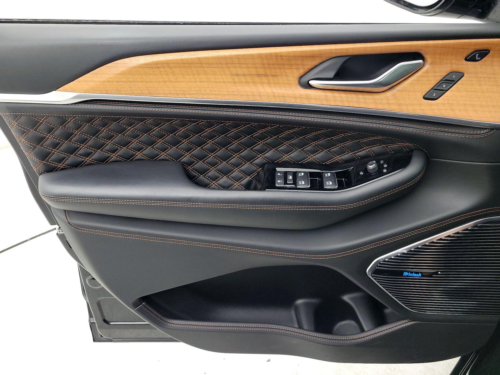 Thumbnail: 2023 Jeep Grand Cherokee L - 12
