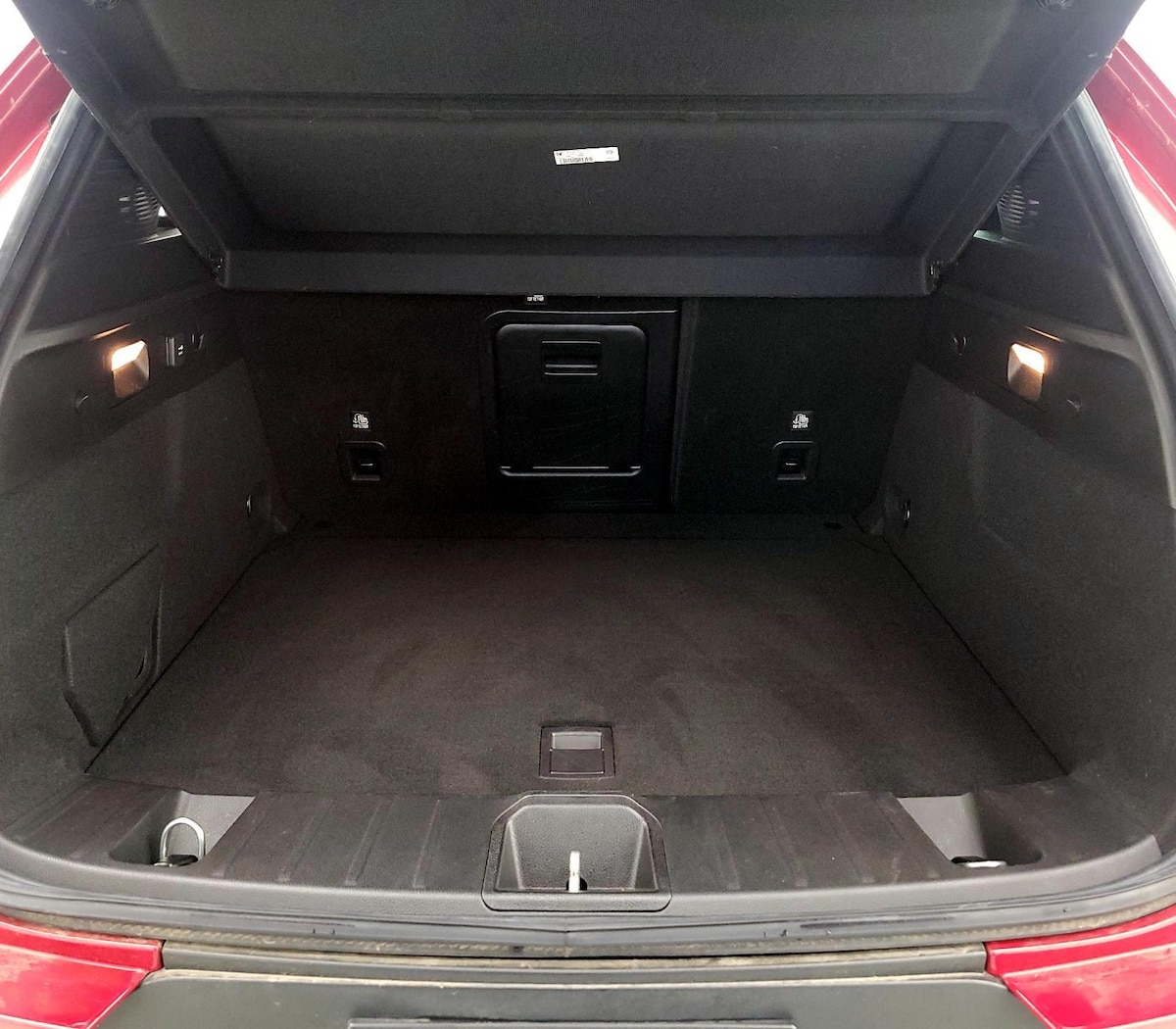 Trunk/Cargo (Seats Up)