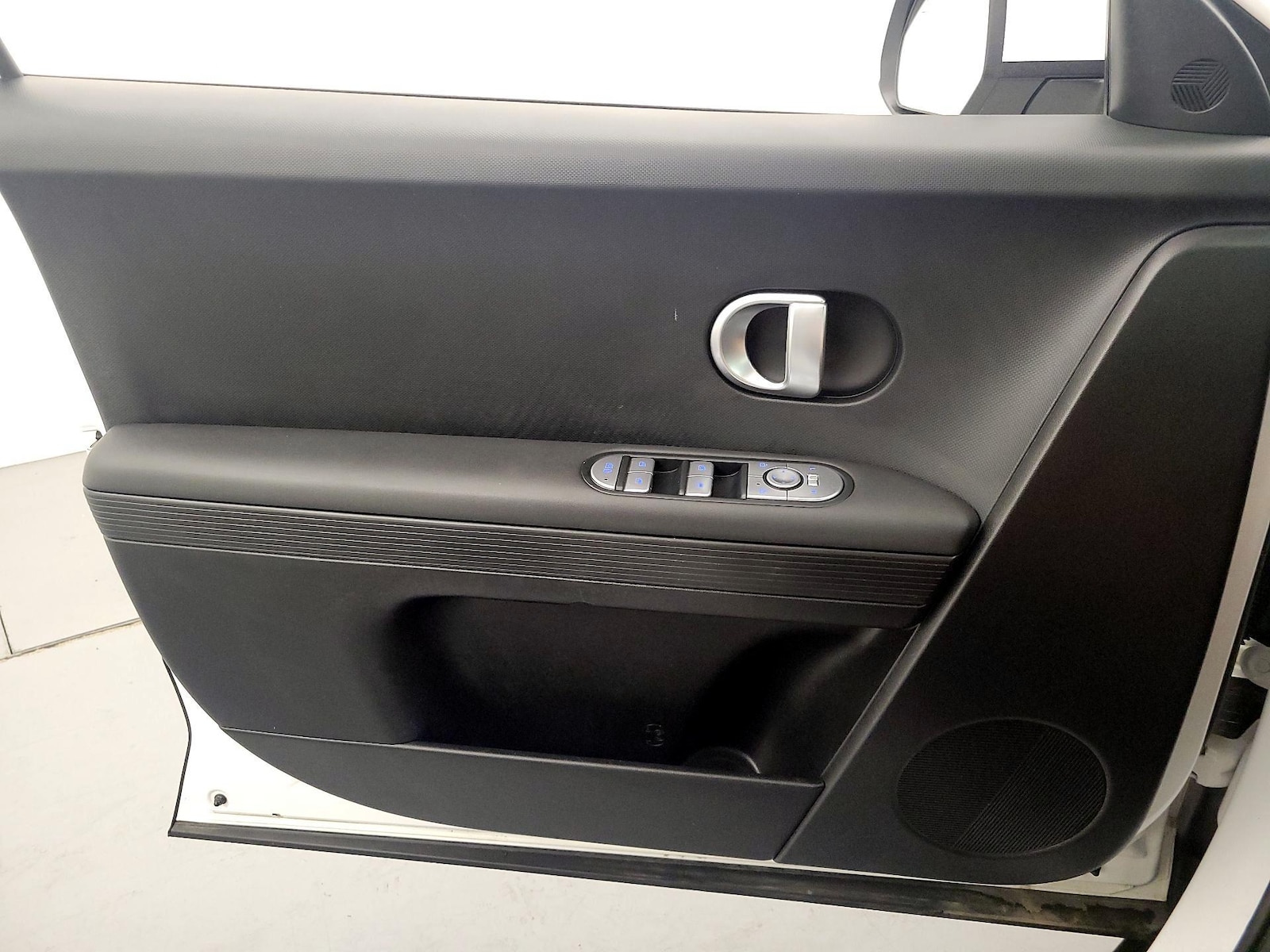 2024 Hyundai IONIQ 5 SE - Photo 13