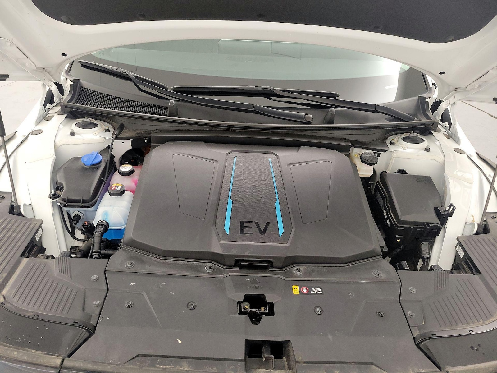 2024 Hyundai IONIQ 5 SE - Photo 24
