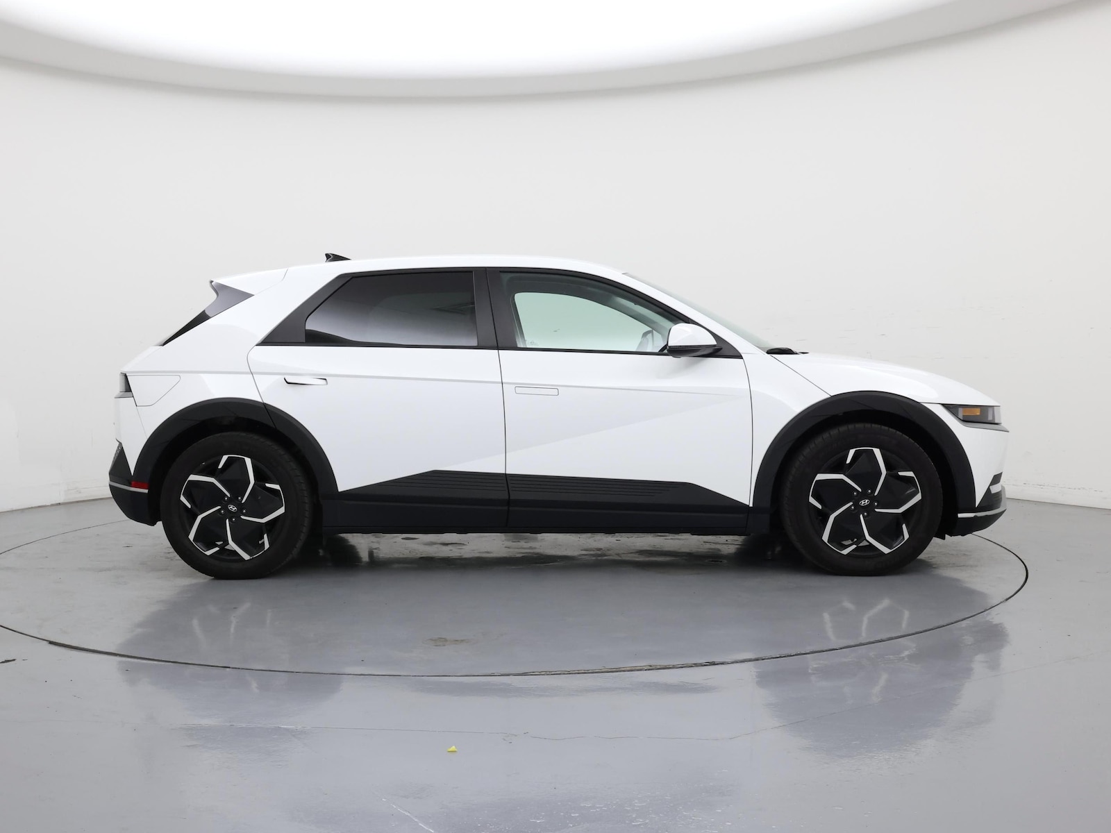 2024 Hyundai IONIQ 5 SE - Photo 8