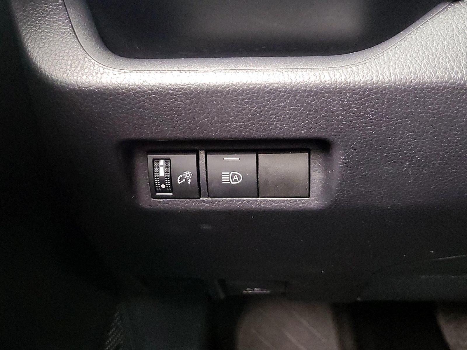 2025 Toyota RAV4 LE - Photo 14