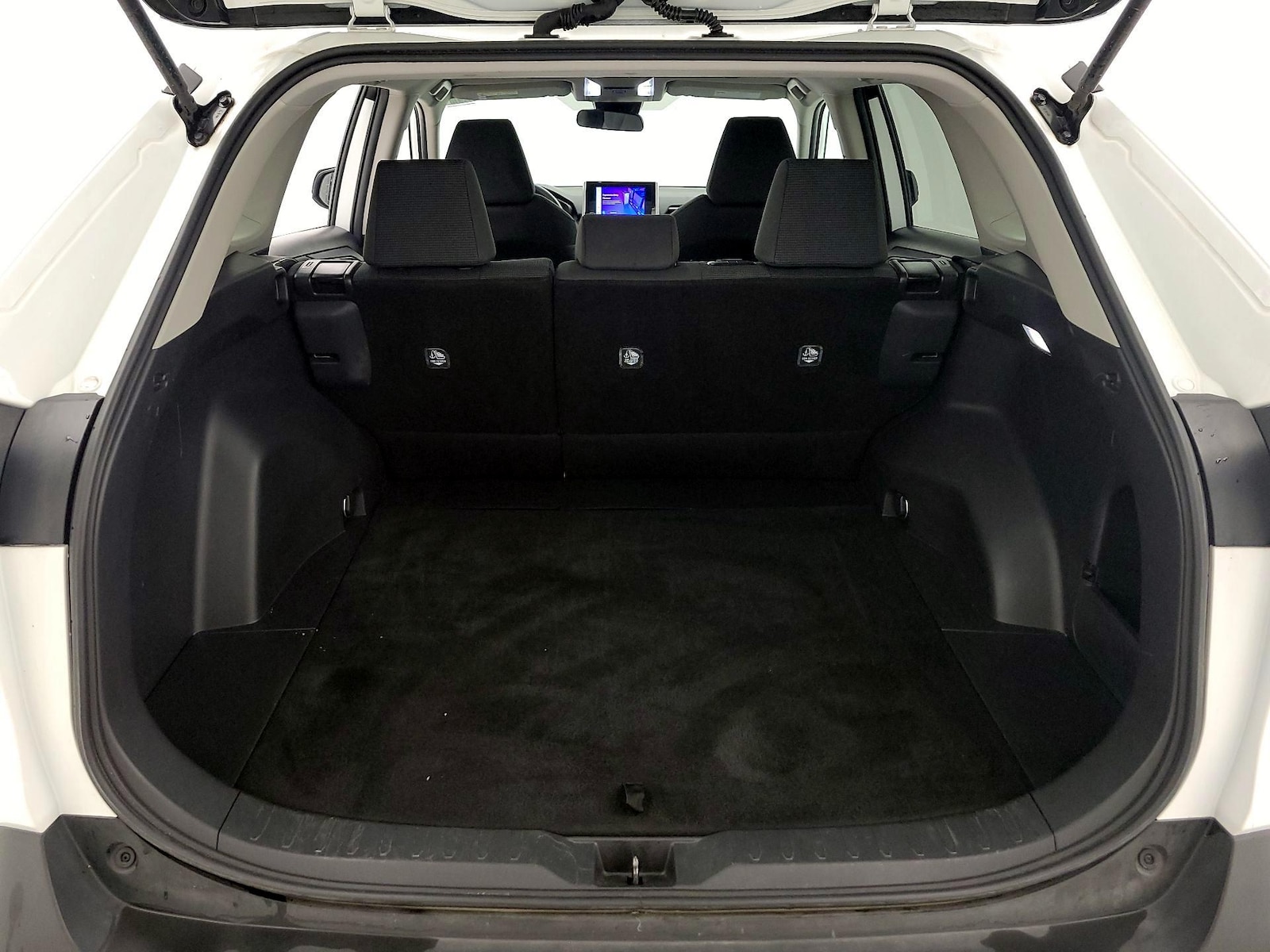 2025 Toyota RAV4 LE - Photo 22