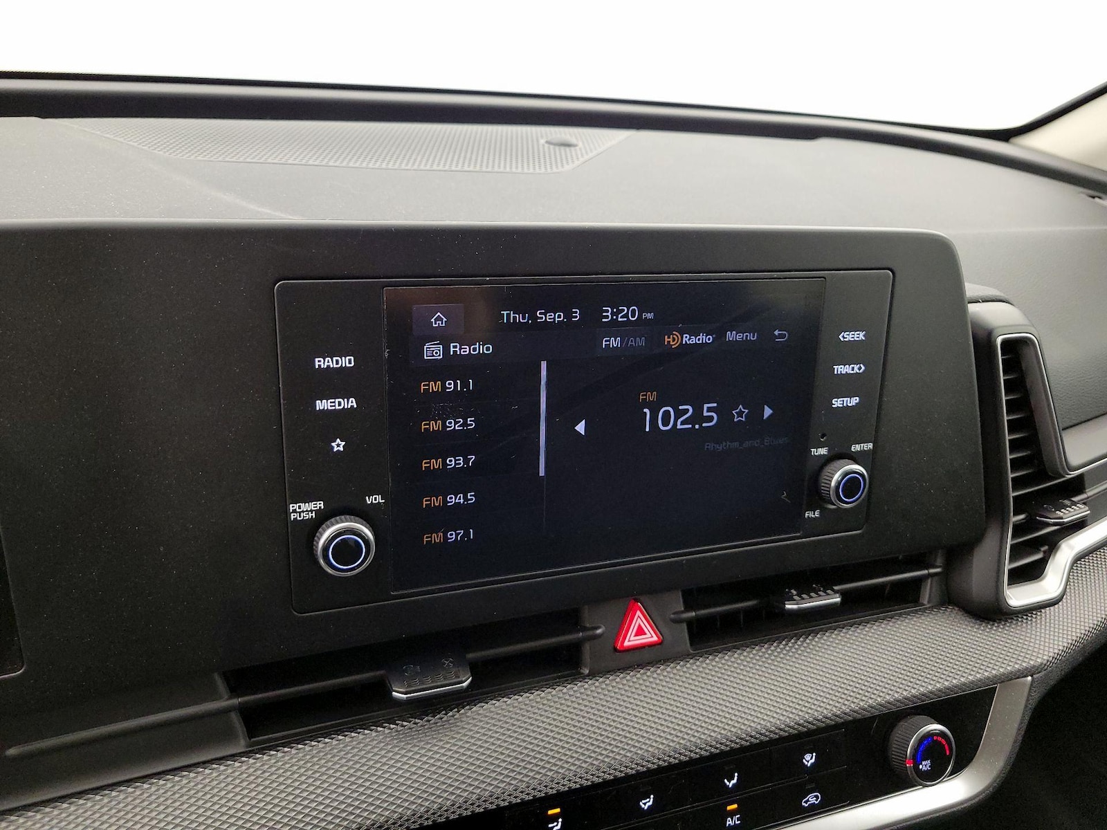 2023 Kia Sportage LX - Photo 16