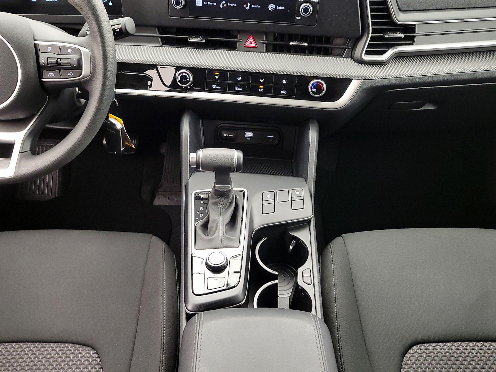 2023 Kia Sportage LX - Photo 18