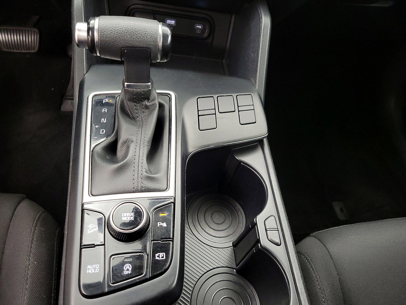2023 Kia Sportage LX - Photo 18