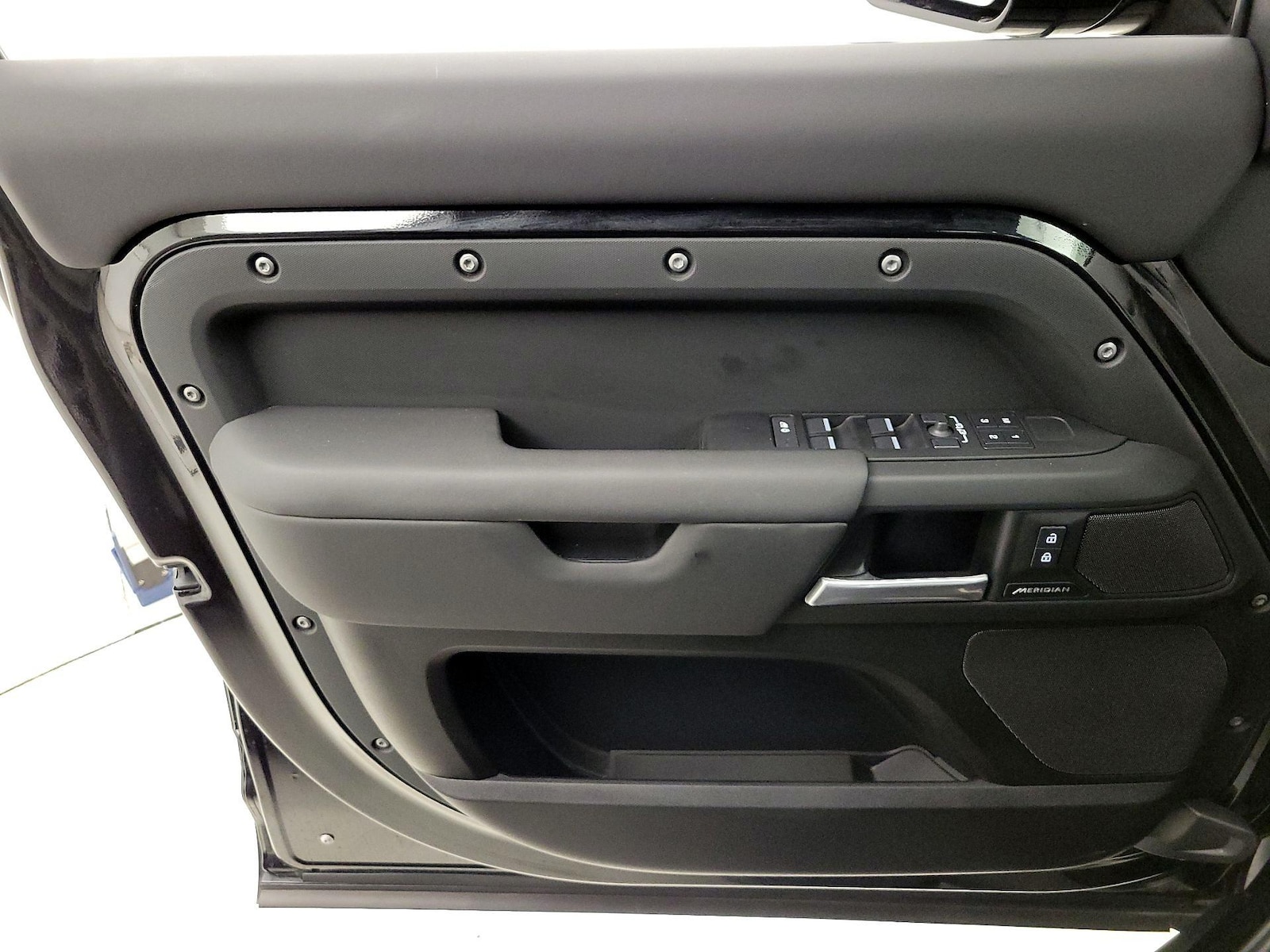 2025 Land Rover Defender S - Photo 13