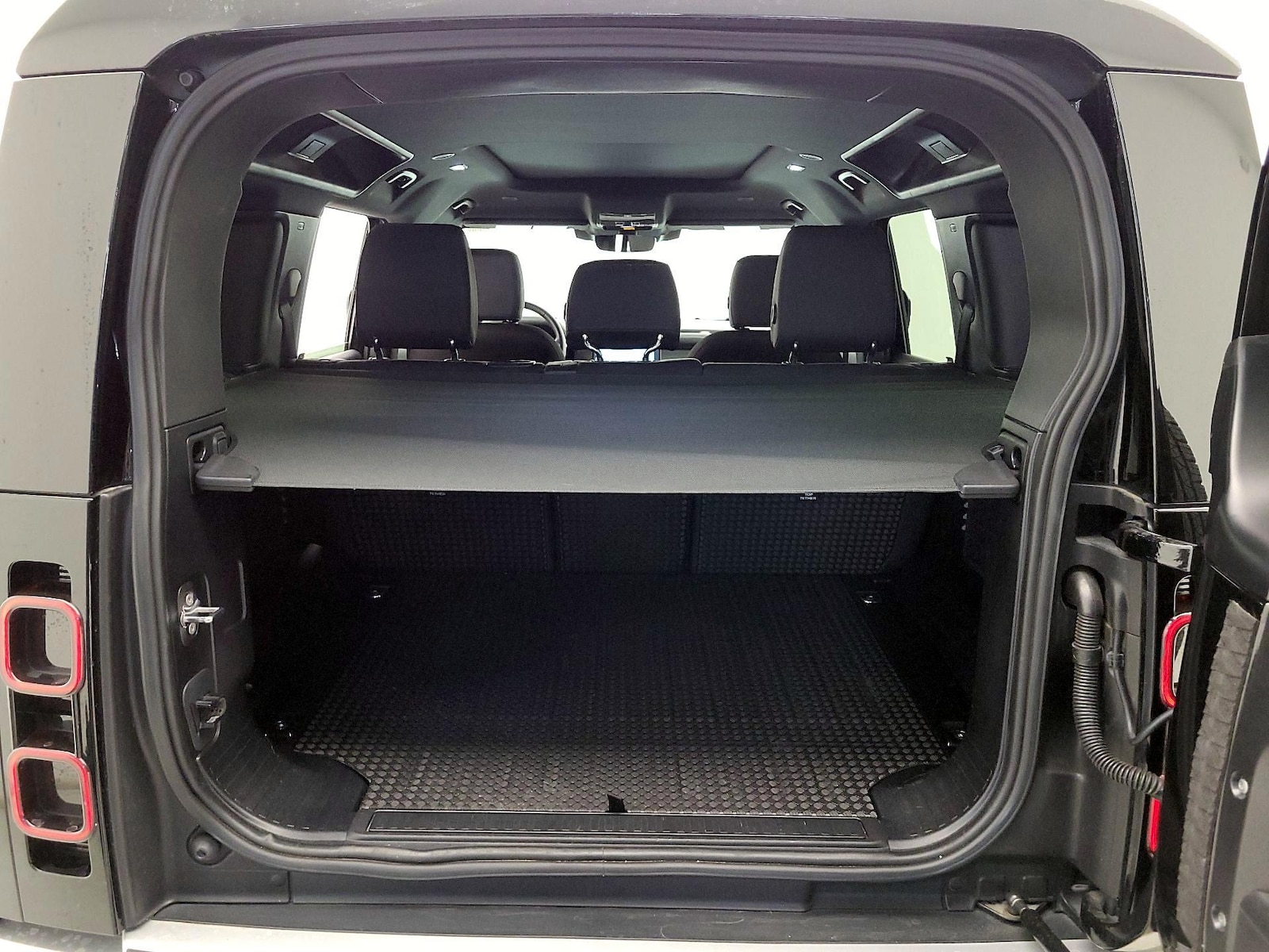 2025 Land Rover Defender S - Photo 22