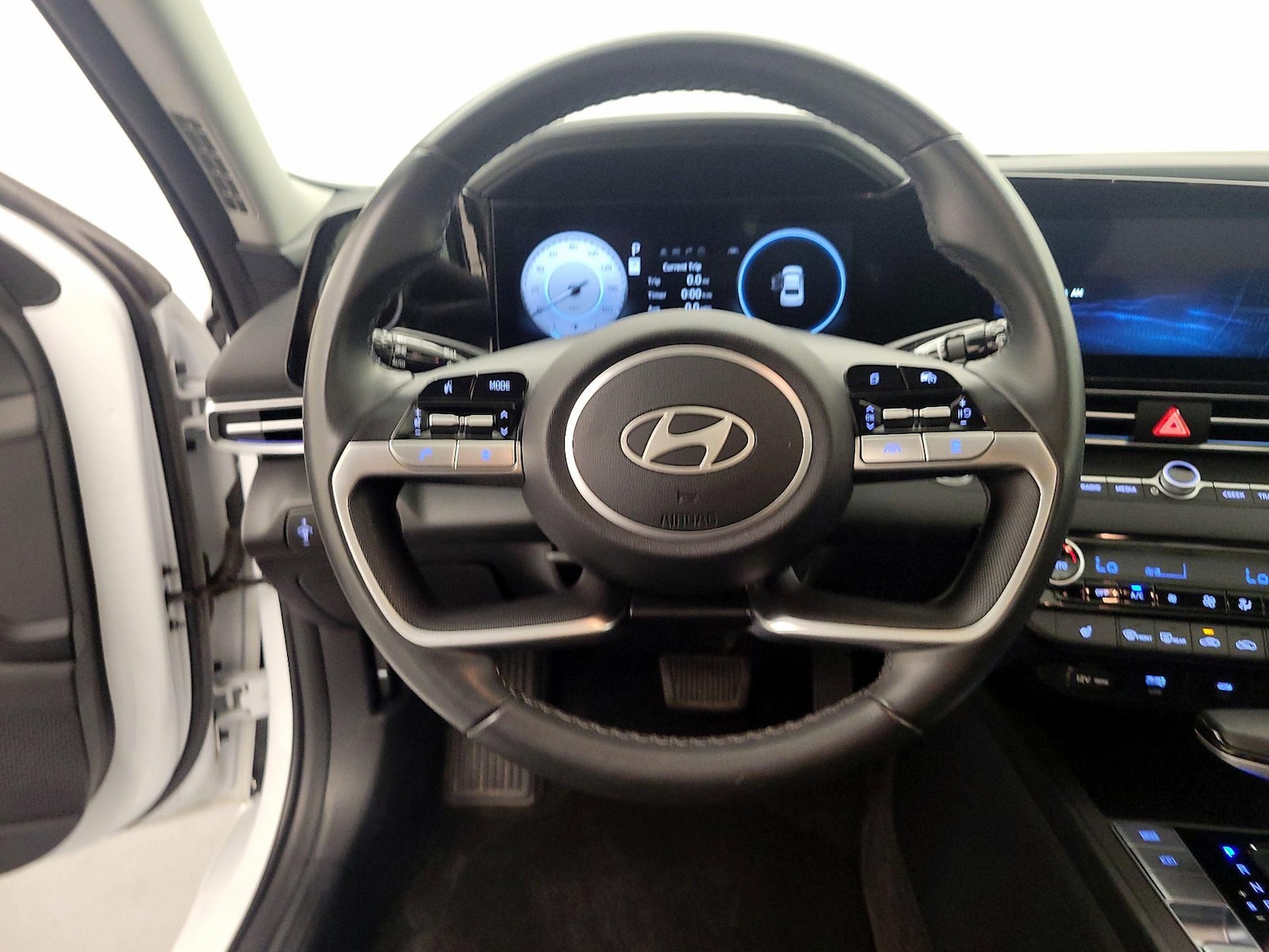 2025 Hyundai Elantra SEL - Photo 11