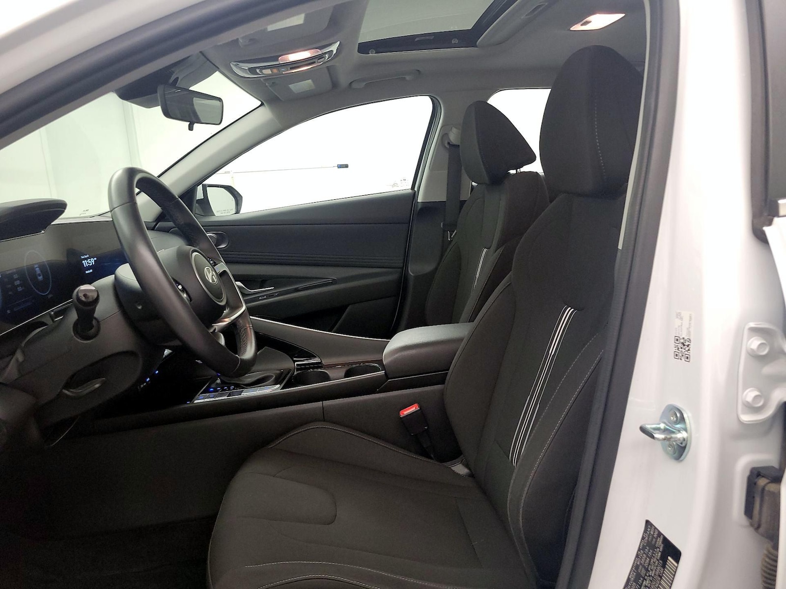 2025 Hyundai Elantra SEL - Photo 12