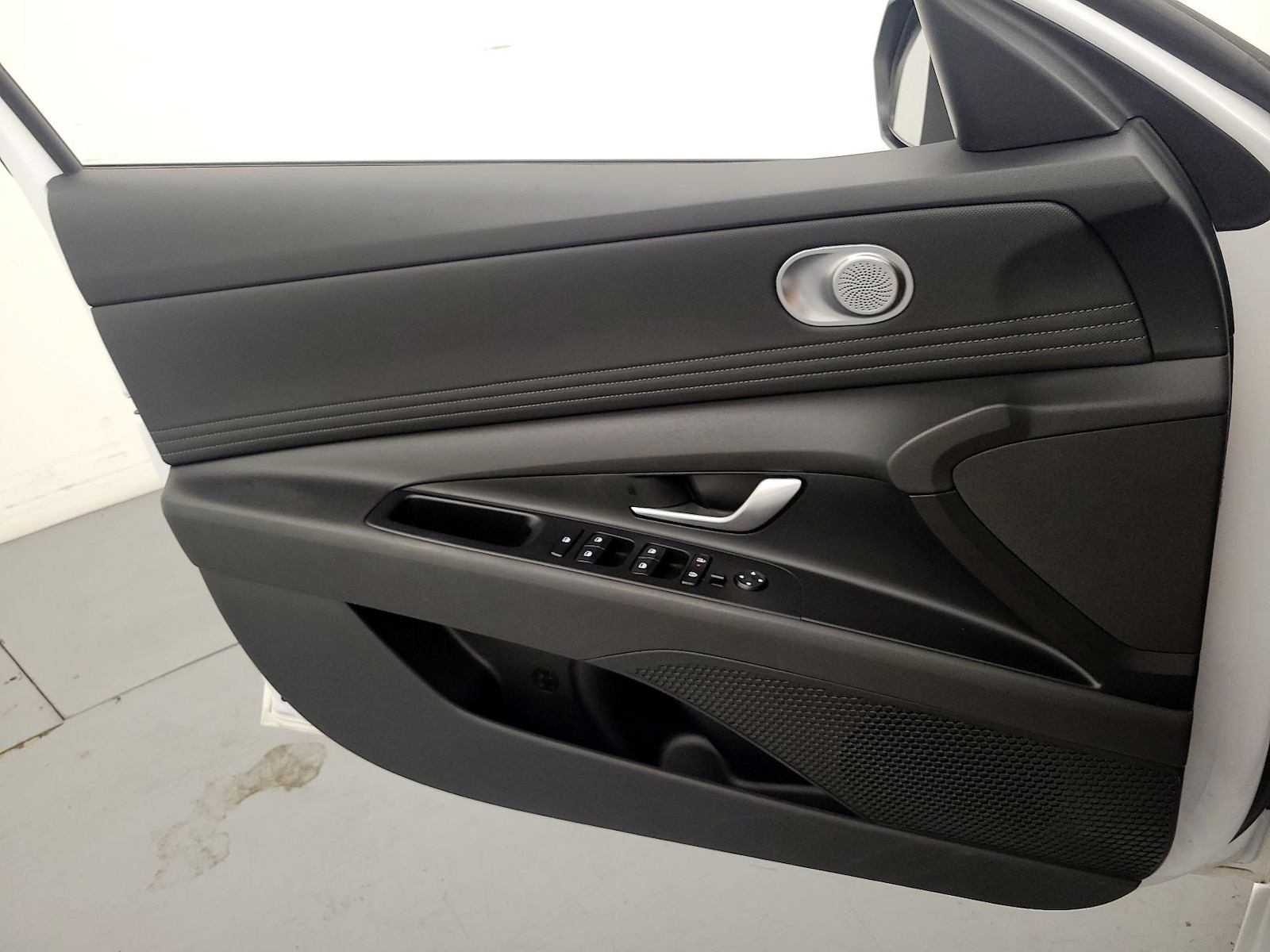 2025 Hyundai Elantra SEL - Photo 13