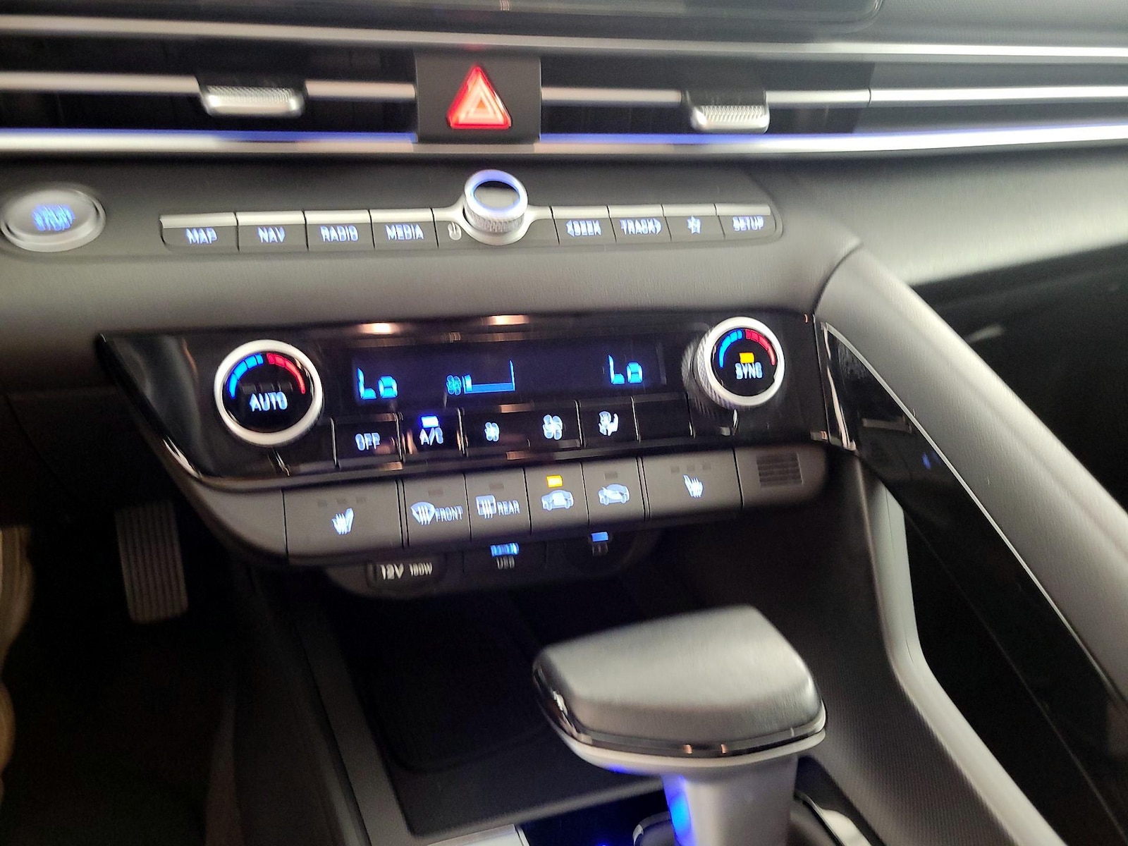 2025 Hyundai Elantra SEL - Photo 17