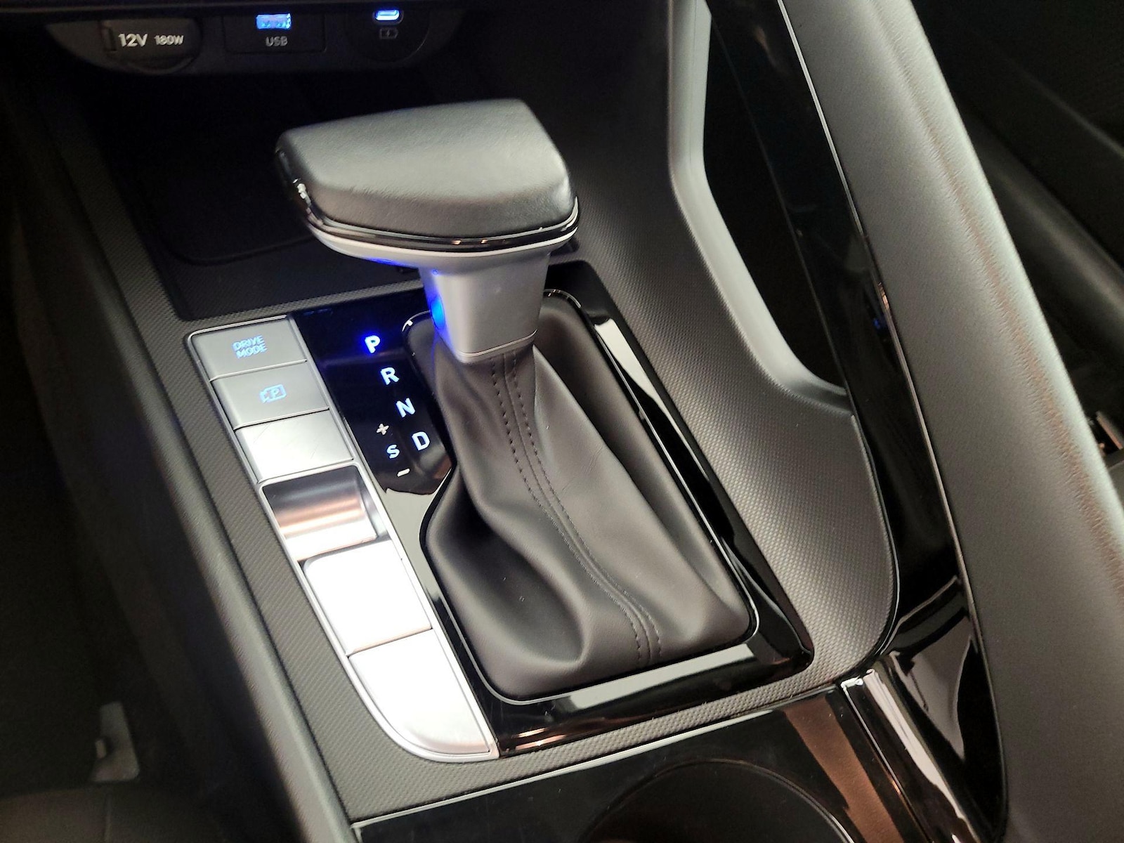 2025 Hyundai Elantra SEL - Photo 18