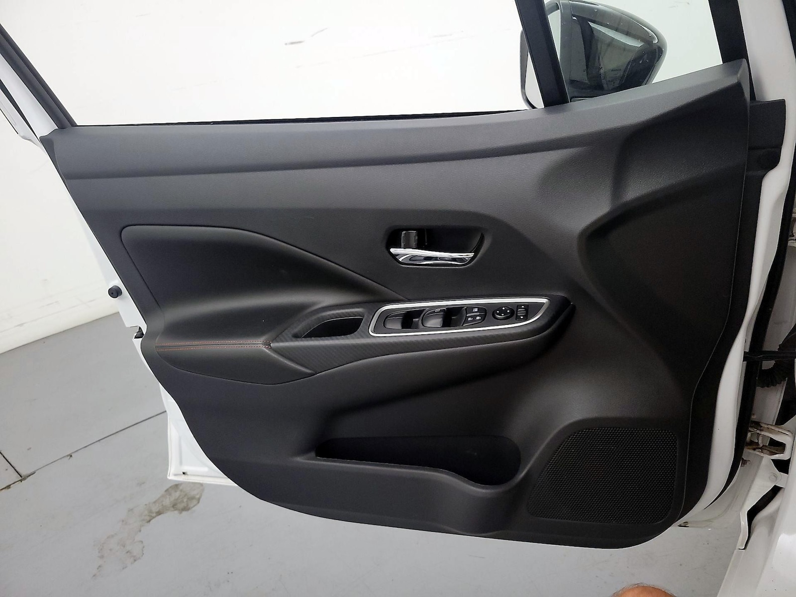 2024 Nissan Versa Sedan SR - Photo 13