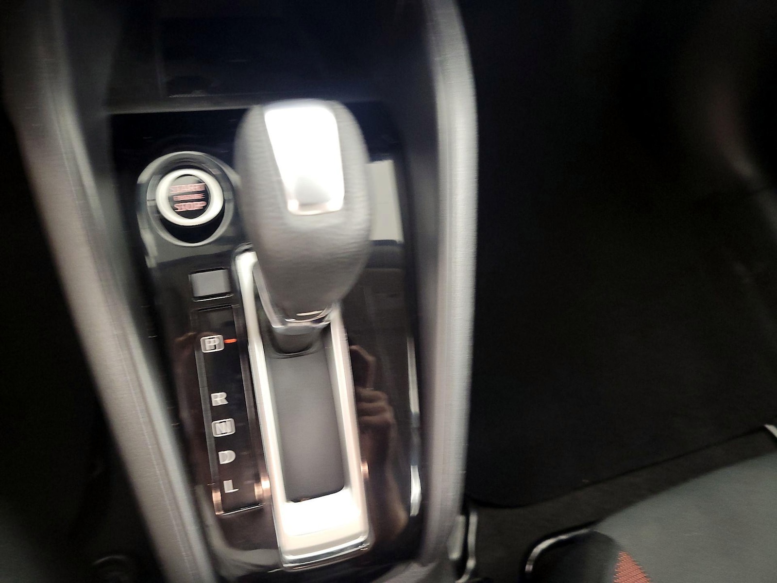 2024 Nissan Versa Sedan SR - Photo 18