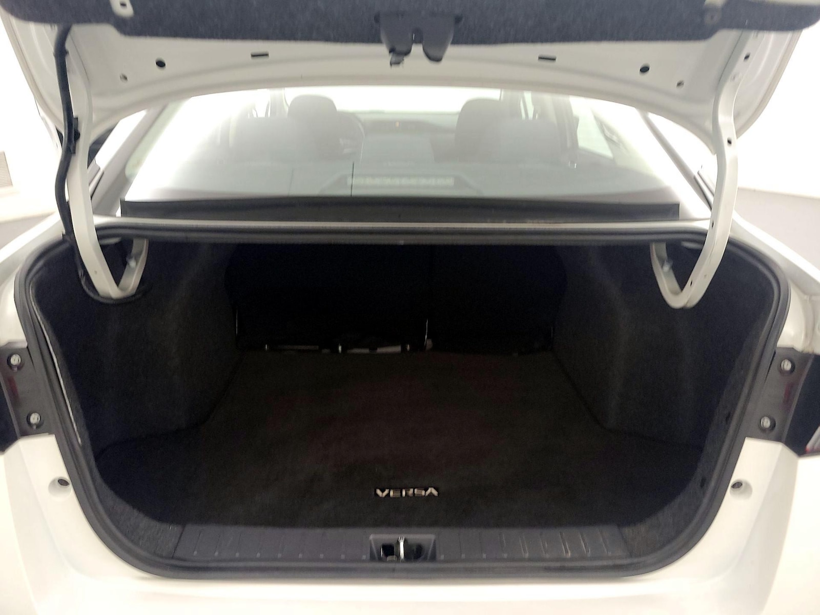 2024 Nissan Versa Sedan SR - Photo 21